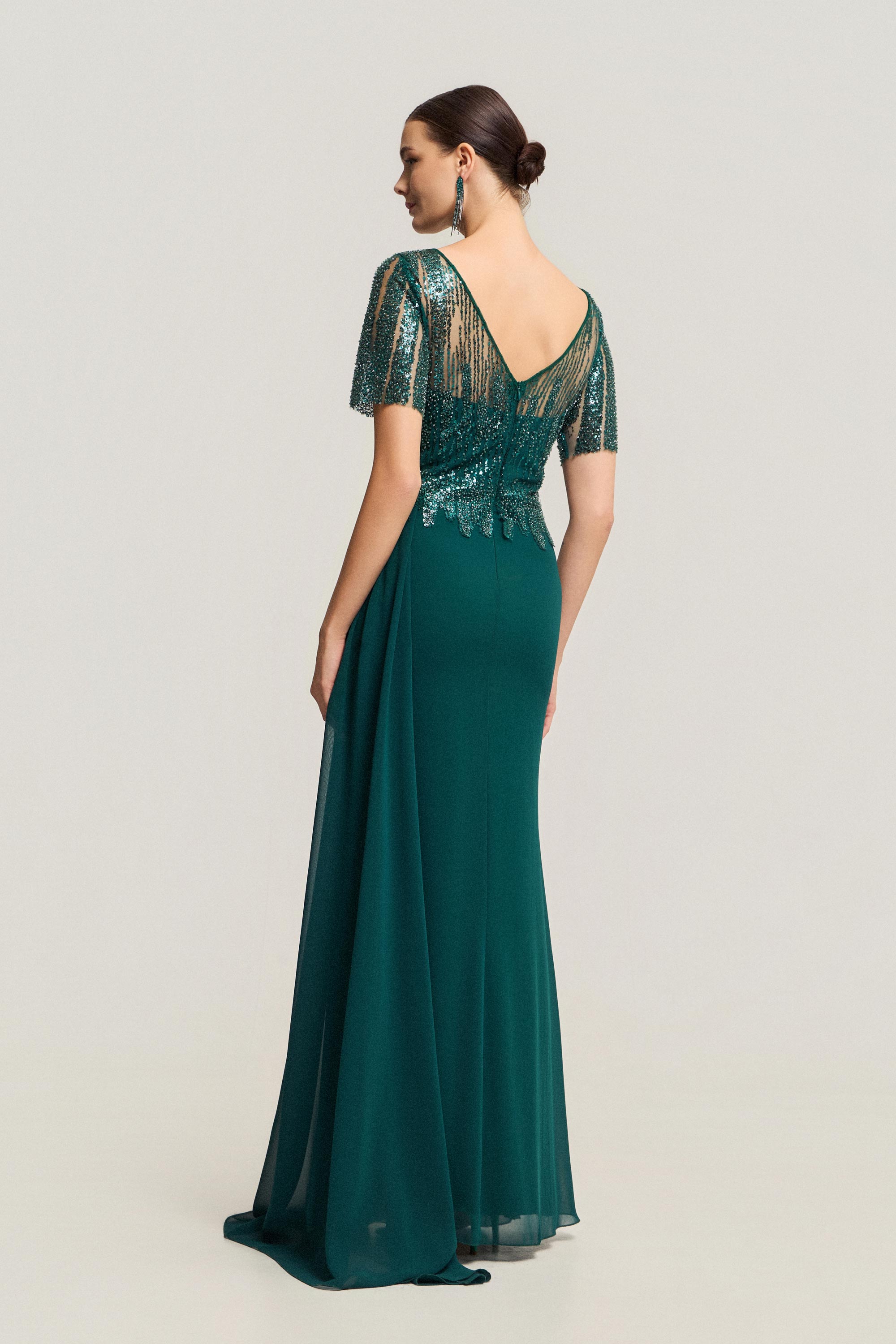 Κλασικά Φορέματα / Κλασικό φόρεμα δαντέλα με κεντημα, κομψή γραμμή και διαχρονικό στυλ