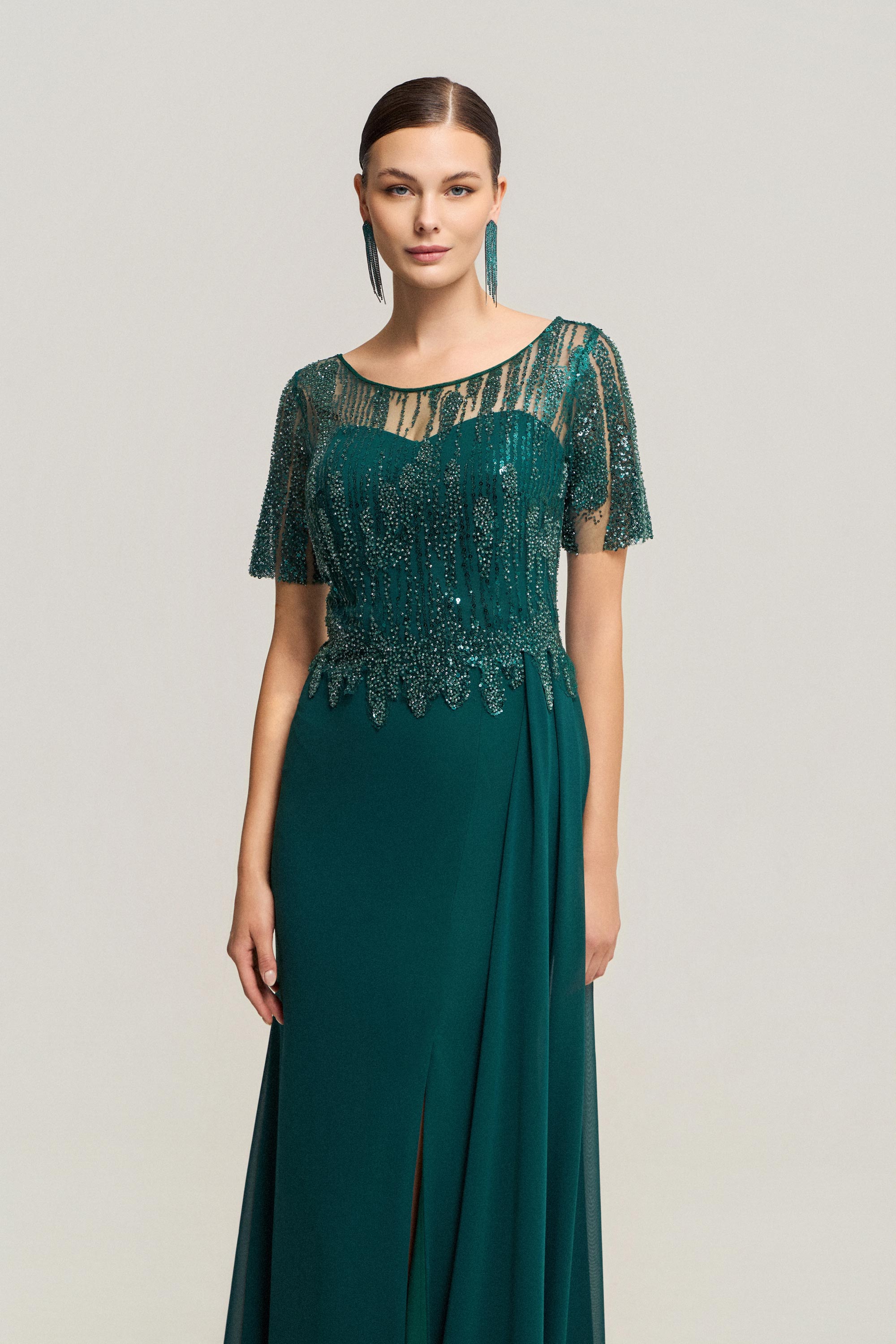 Κλασικά Φορέματα / Κλασικό φόρεμα δαντέλα με κεντημα, κομψή γραμμή και διαχρονικό στυλ