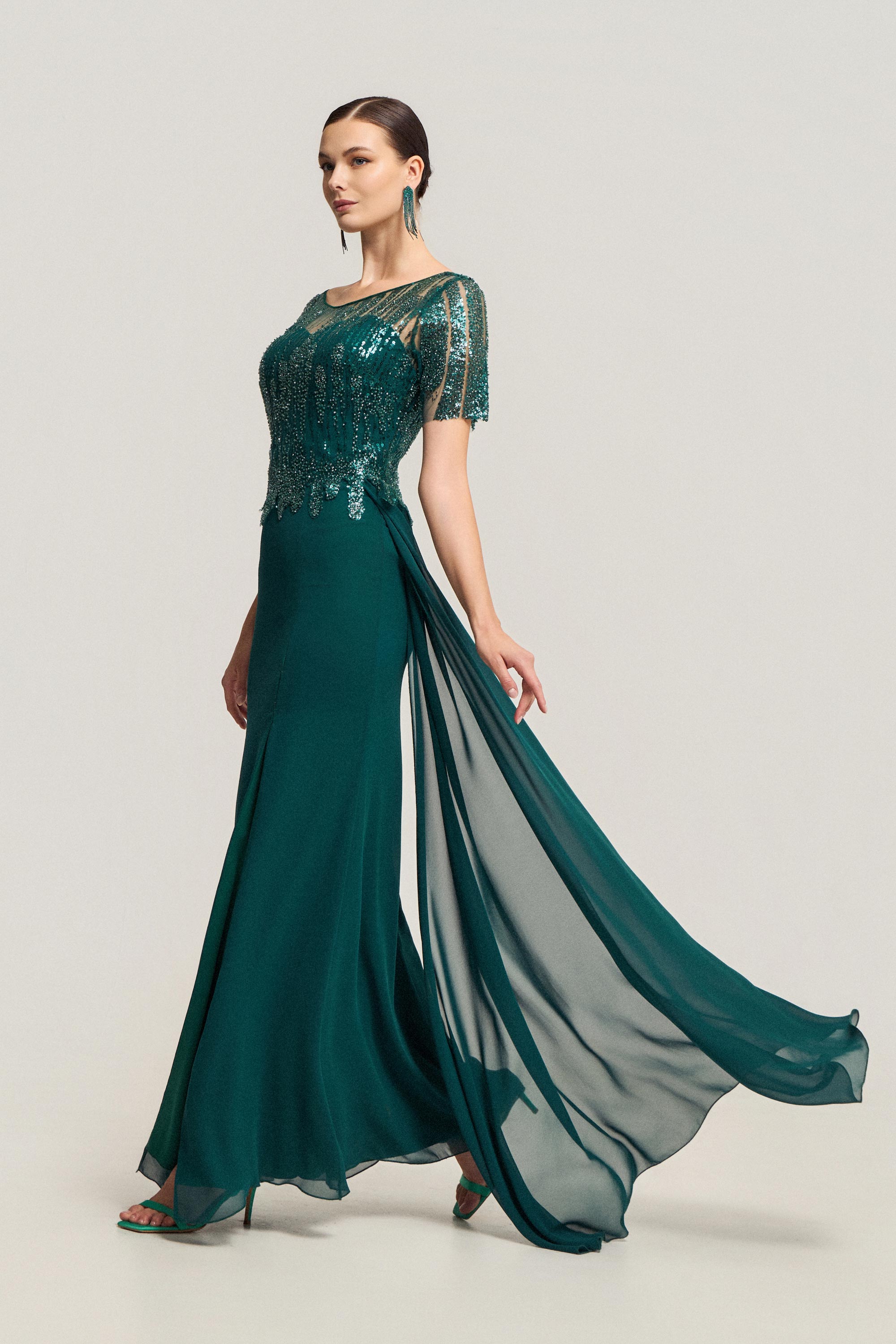 Κλασικά Φορέματα / Κλασικό φόρεμα δαντέλα με κεντημα, κομψή γραμμή και διαχρονικό στυλ