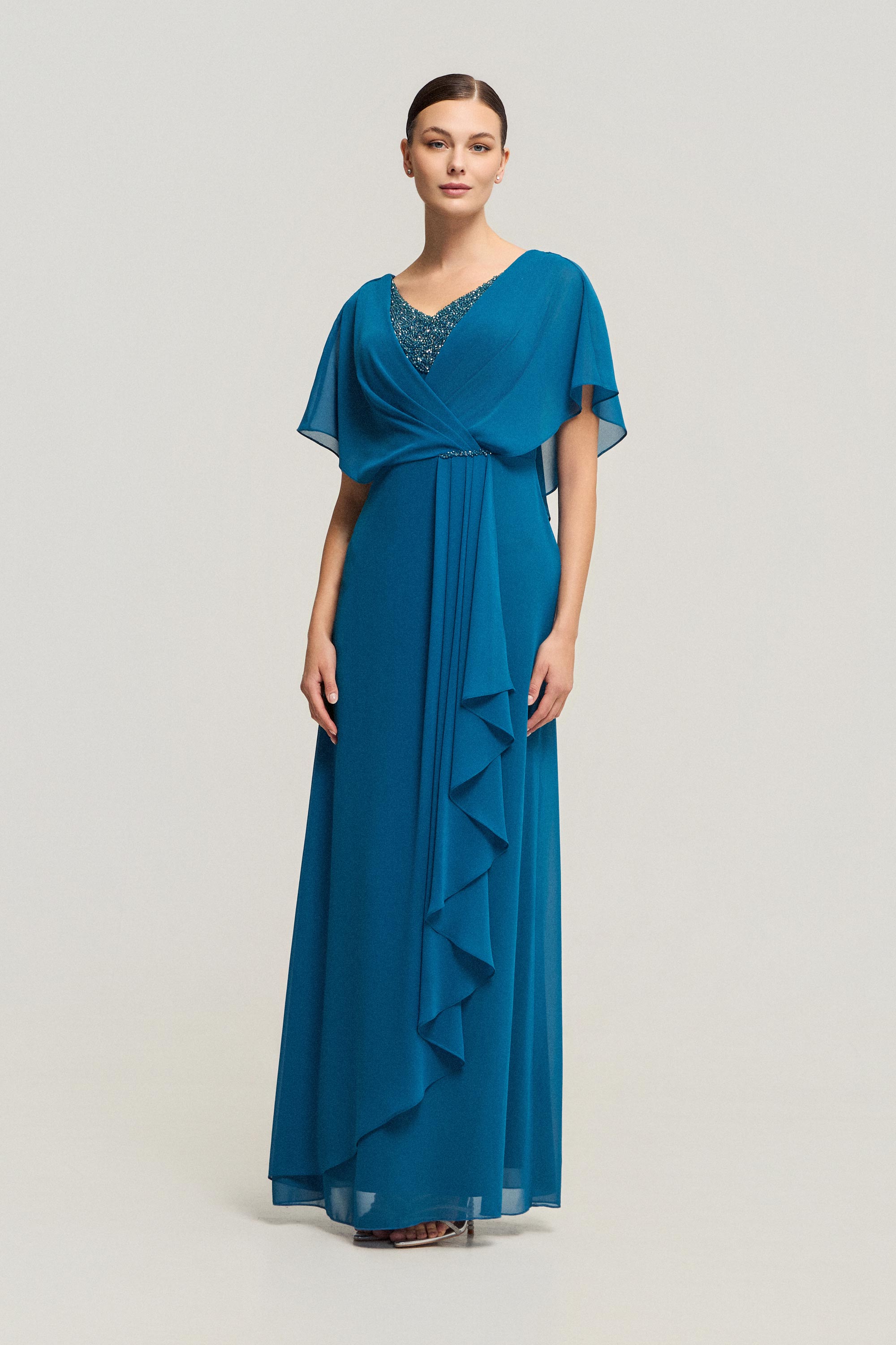 Κλασικά Φορέματα / Κλασικό φόρεμα με βολάν, κομψή γραμμή και θηλυκότητα