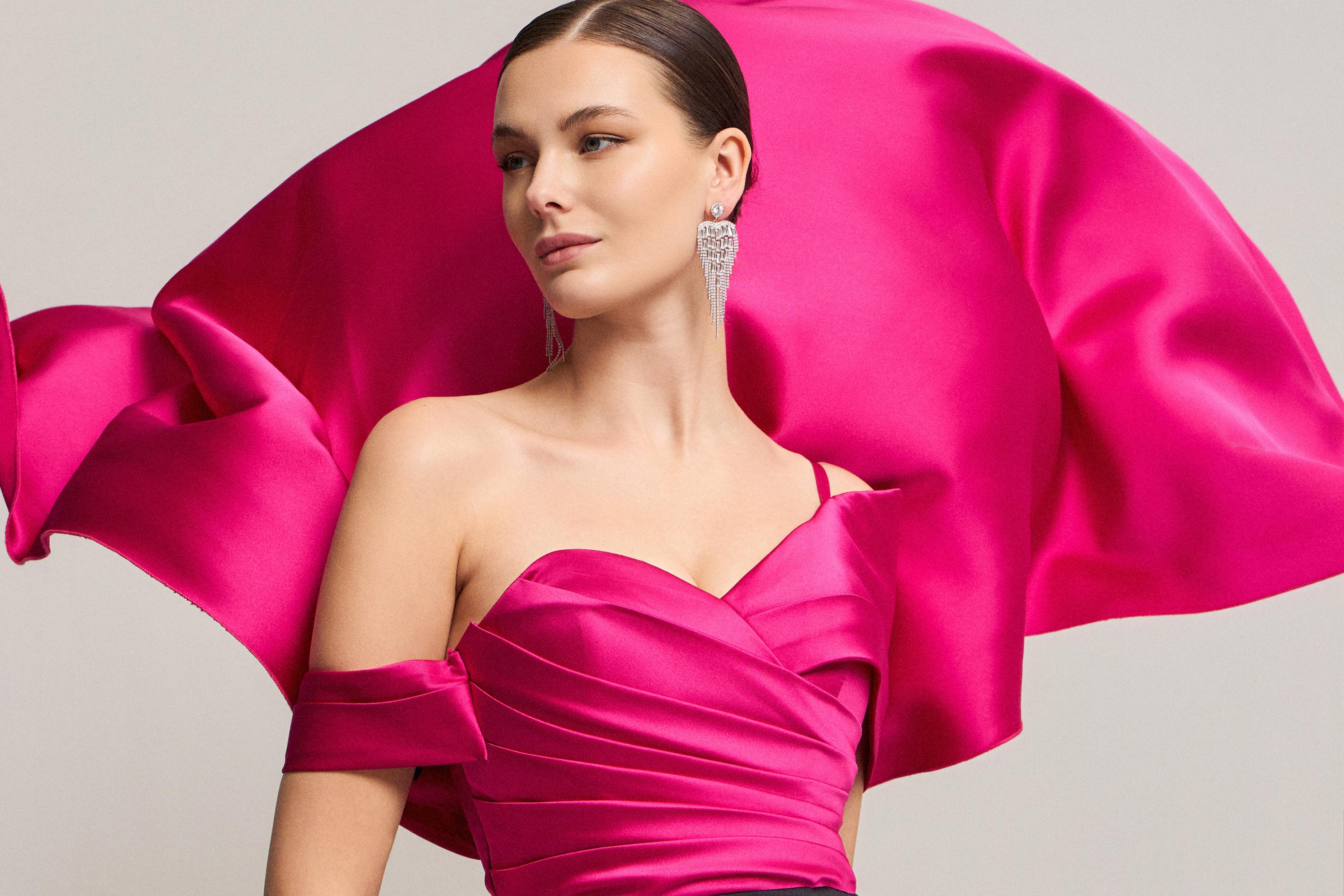 Βραδινά Φορέματα / Βραδινό φόρεμα με έναν ώμο, σατέν ύφασμα και κομψή γραμμή