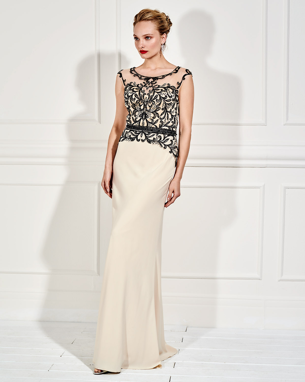 Evening Dresses / Long evening dress with lace on the bust and beading