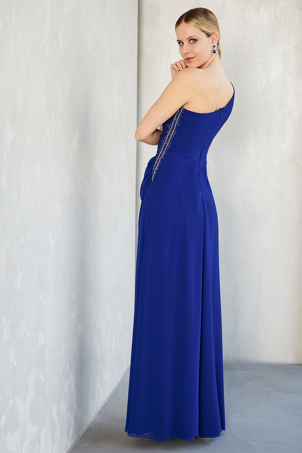Evening Dresses / One shoulder long evening dress with chiffon fabric and beading