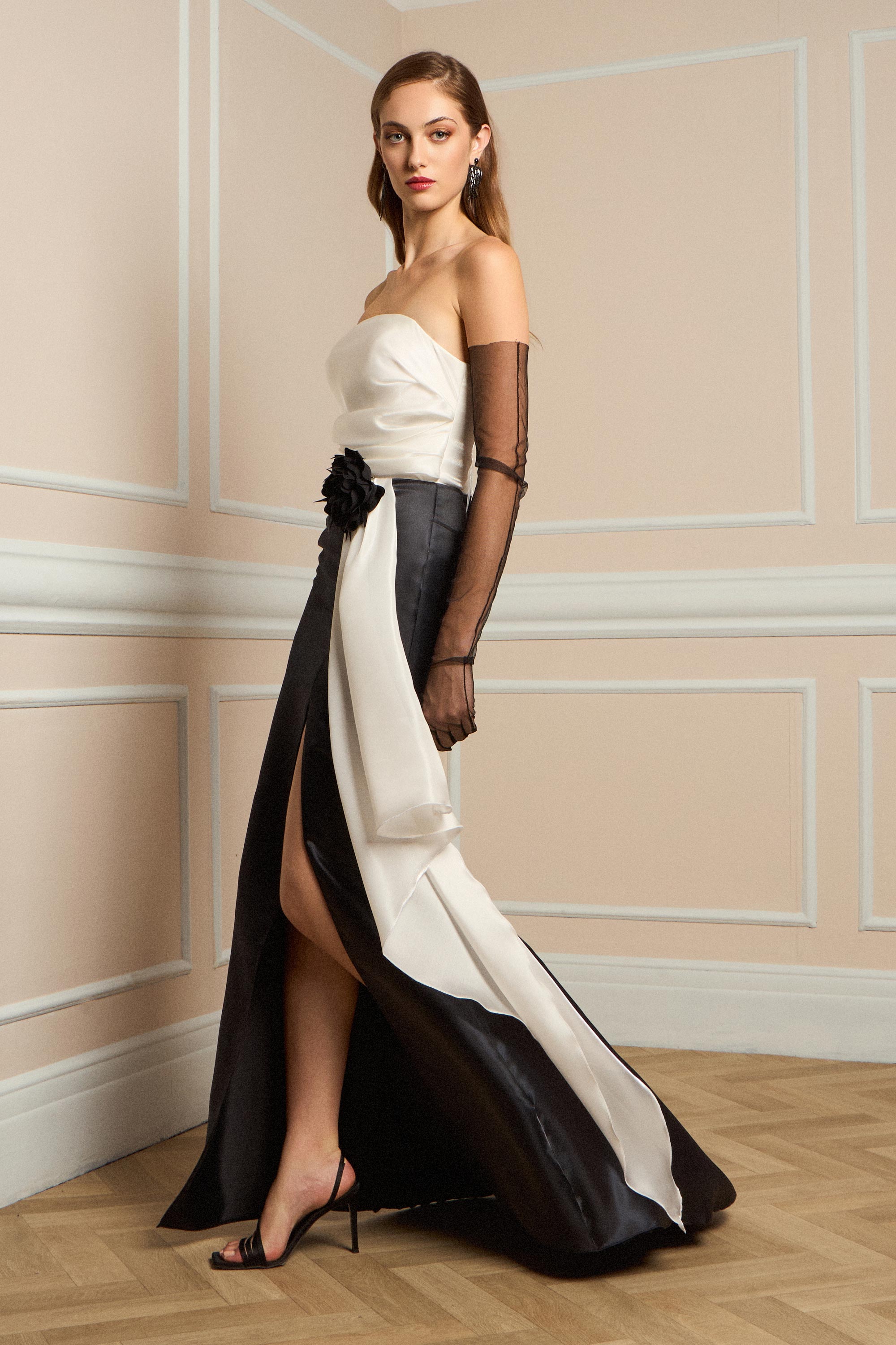 Αμπιγιέ Φορέματα / Αμπιγιέ φόρεμα στράπλες με γοργονέ φούστα, λουλούδι και σατέν ύφασμα