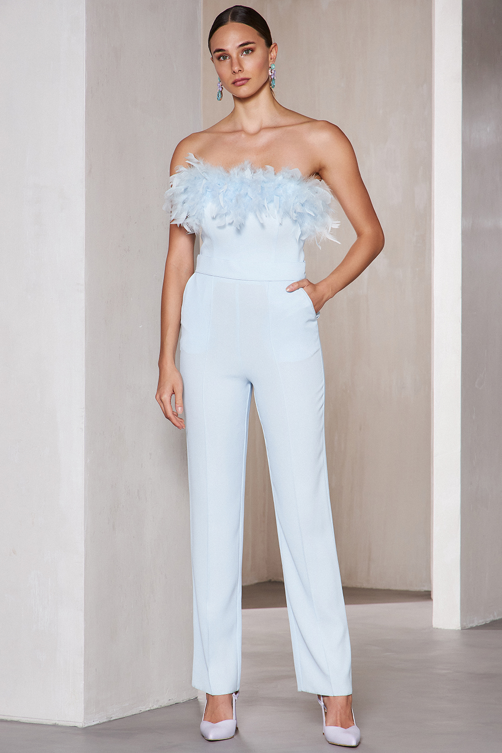 Cocktail strapless jumpsuit with feathers at the top