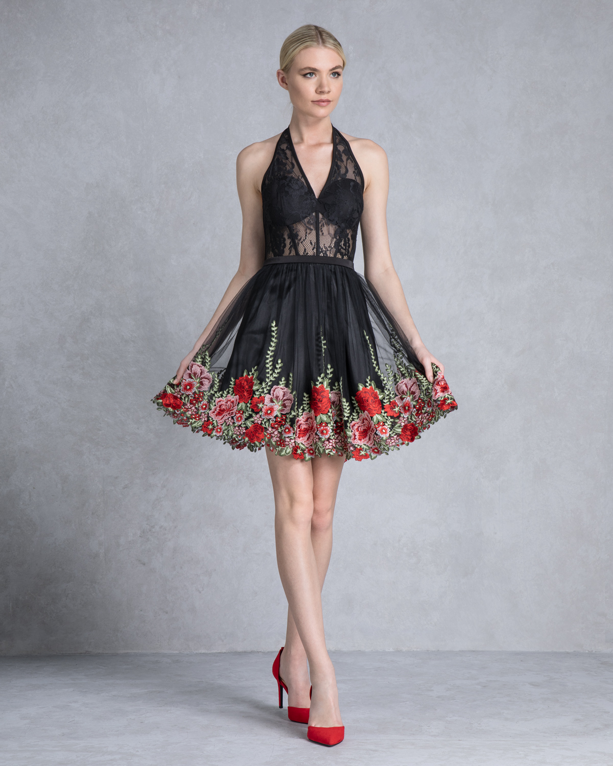 Κοκτέιλ Φορέματα / Φόρεμα κοντό με απλικαρισμένα λουλούδια στο τελείωμα και διάφανο δαντελένιο τοπ