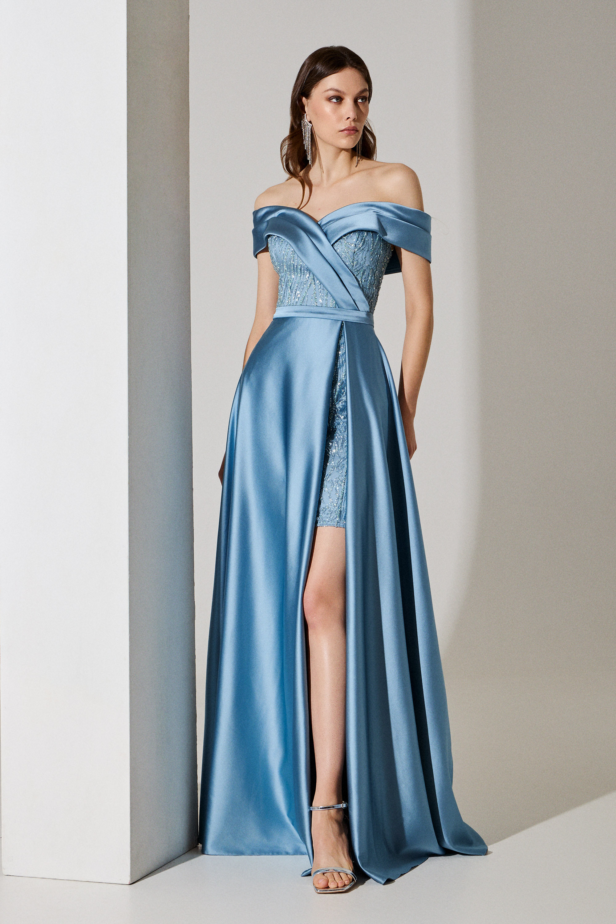 Evening Dresses / Evening long satin dress with sleeves and fully embroidered short inner dress