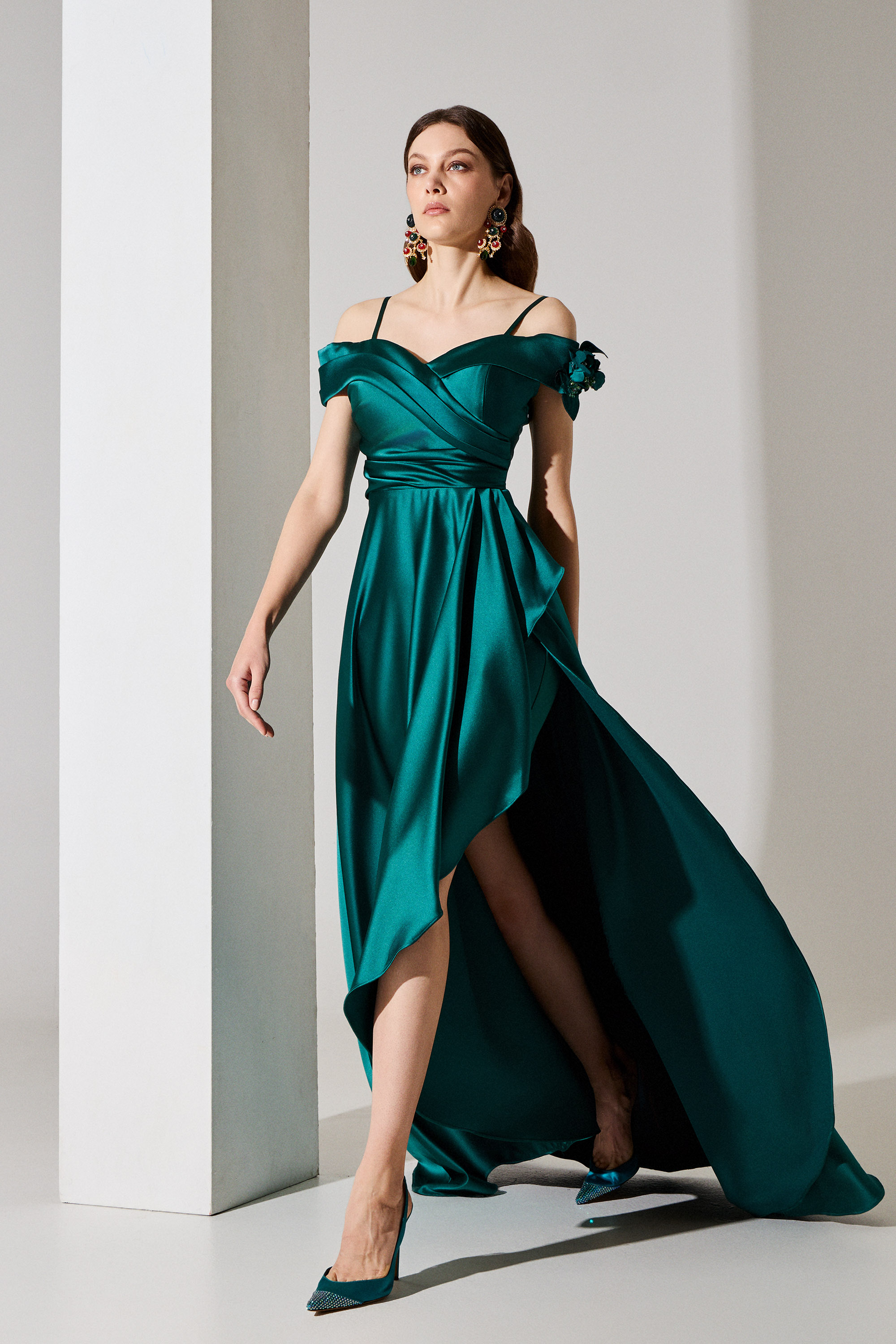 Evening Dresses / Evening long satin dress with sleeves and ruffle on the side
