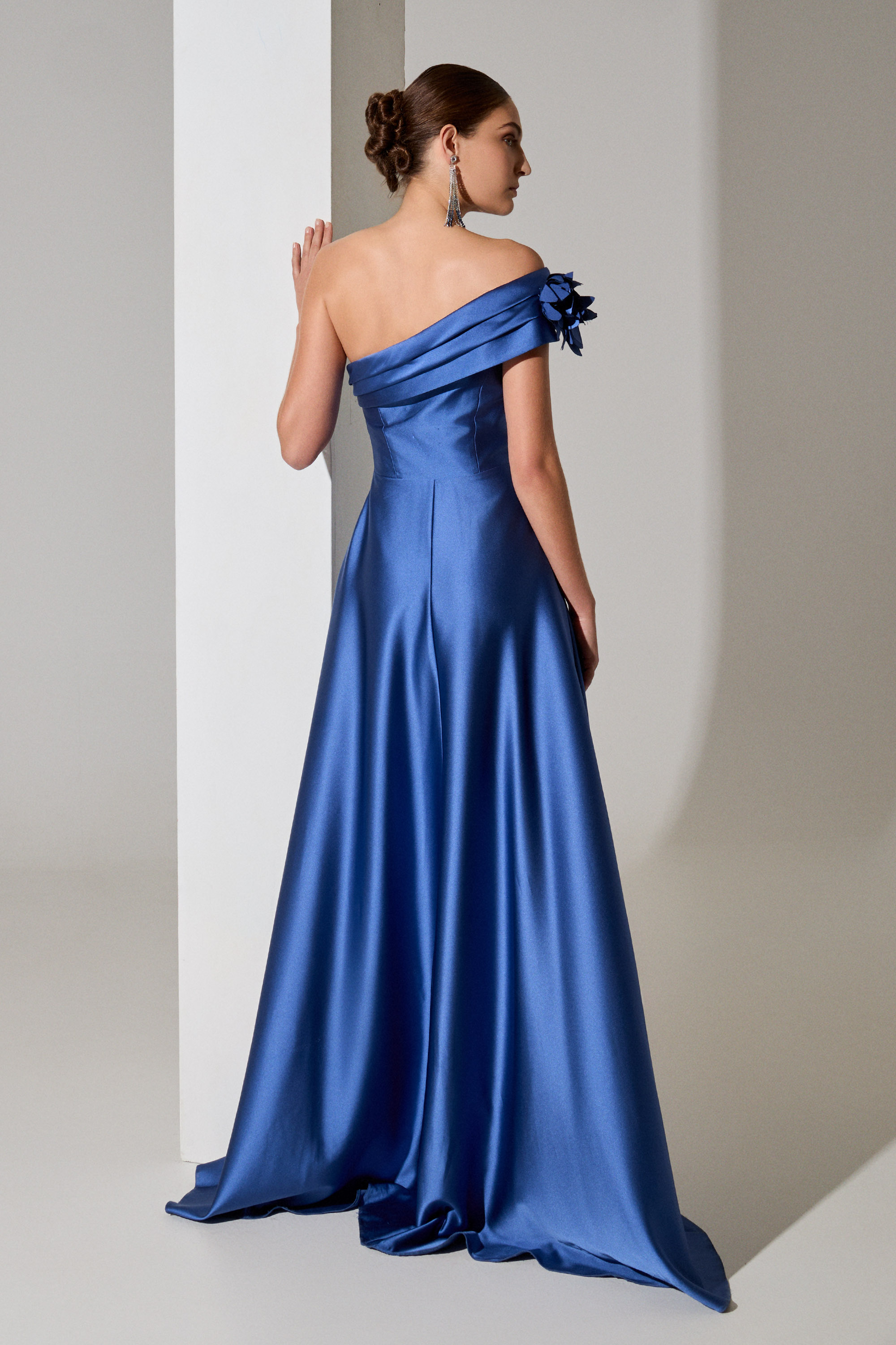 Evening Dresses / Eveningl long satin dress with one shoulder, asymmetry on the side, and ruffle