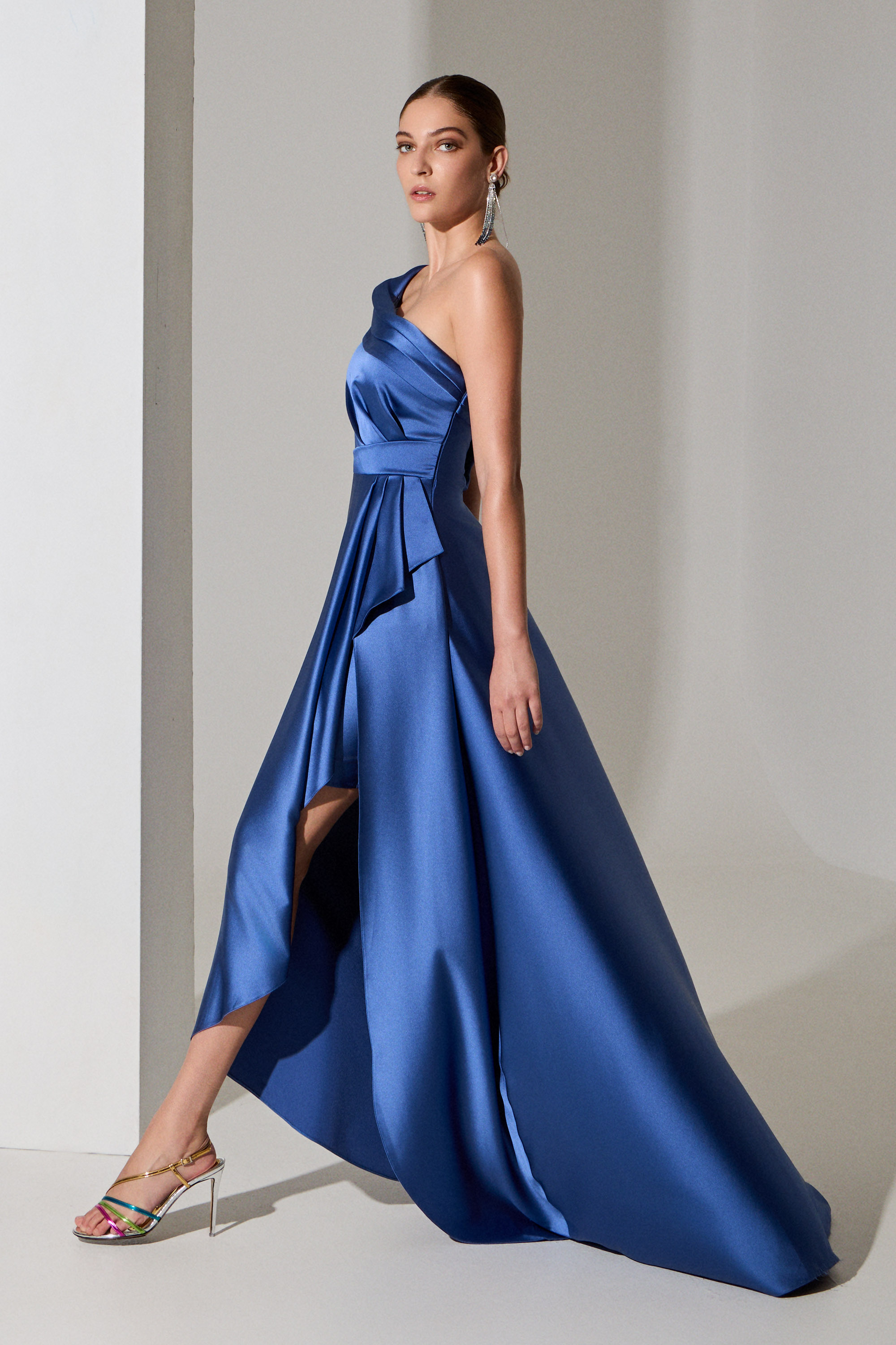 Evening Dresses / Eveningl long satin dress with one shoulder, asymmetry on the side, and ruffle