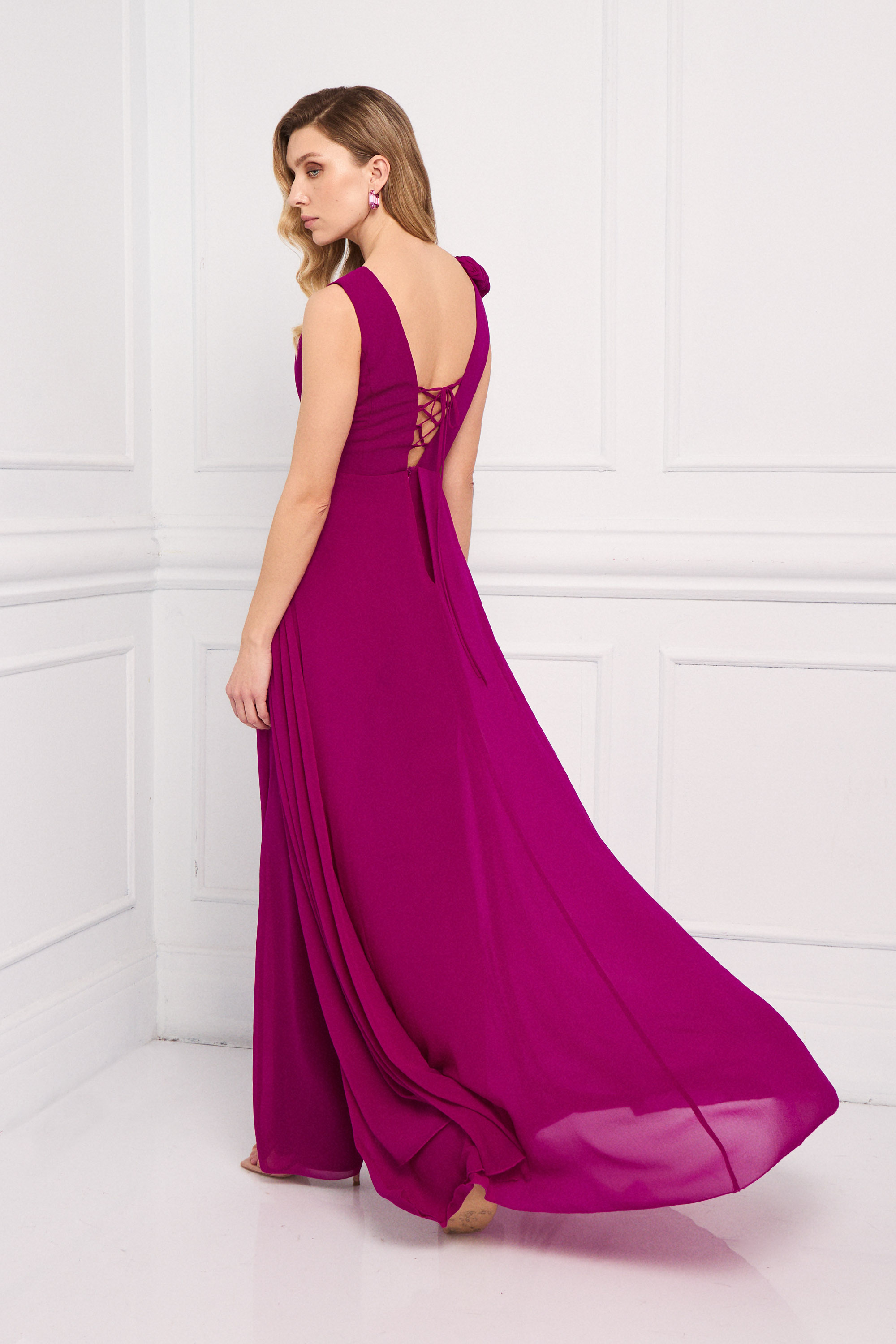 Classic Dresses / Classic jumpsuit inside with chiffon dress on the outside, embroidered on the shoulder and waist