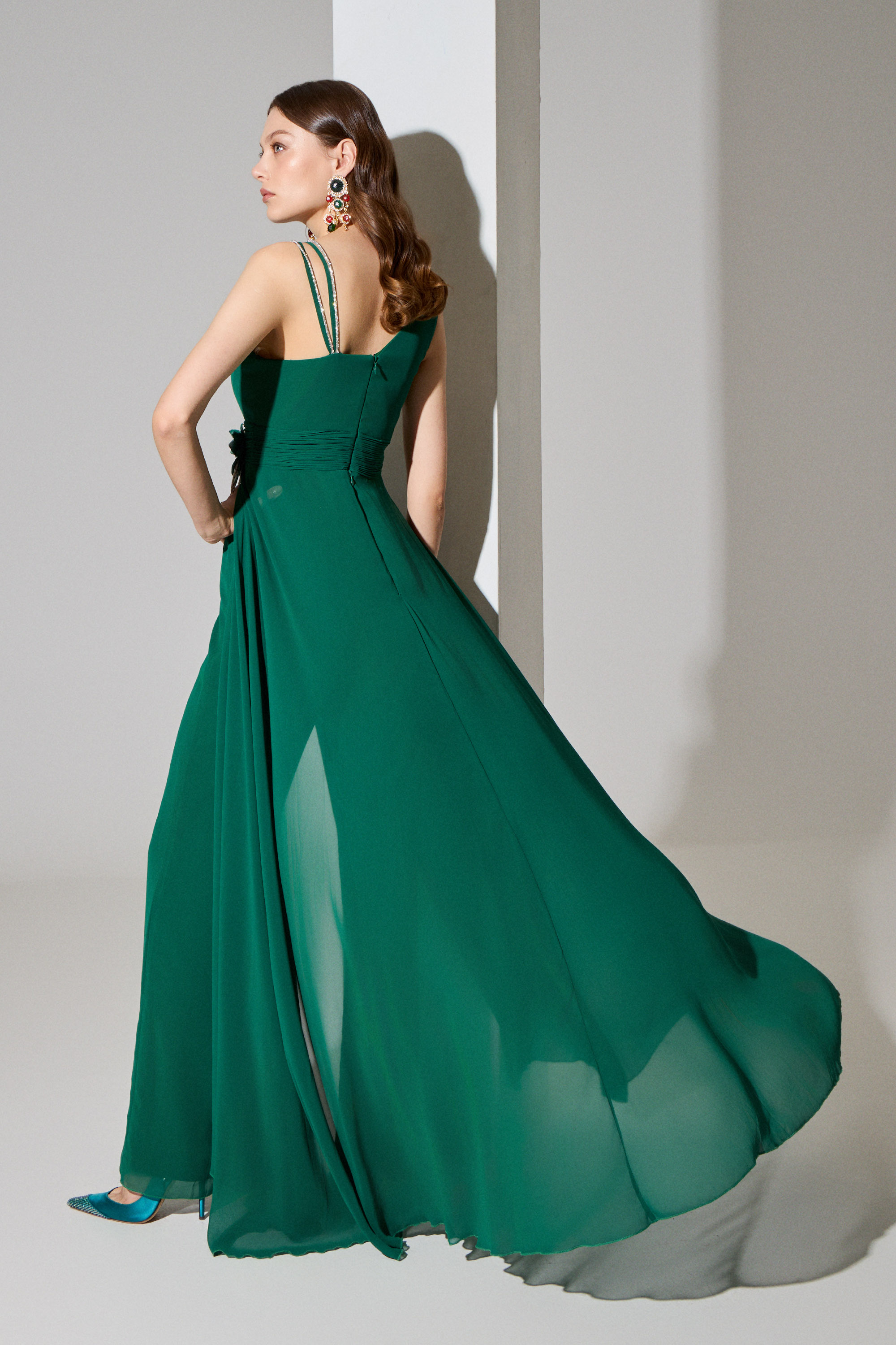 Evening Dresses / Evening jumpsuit inside with chiffon dress on the outside, embroidered with a flower