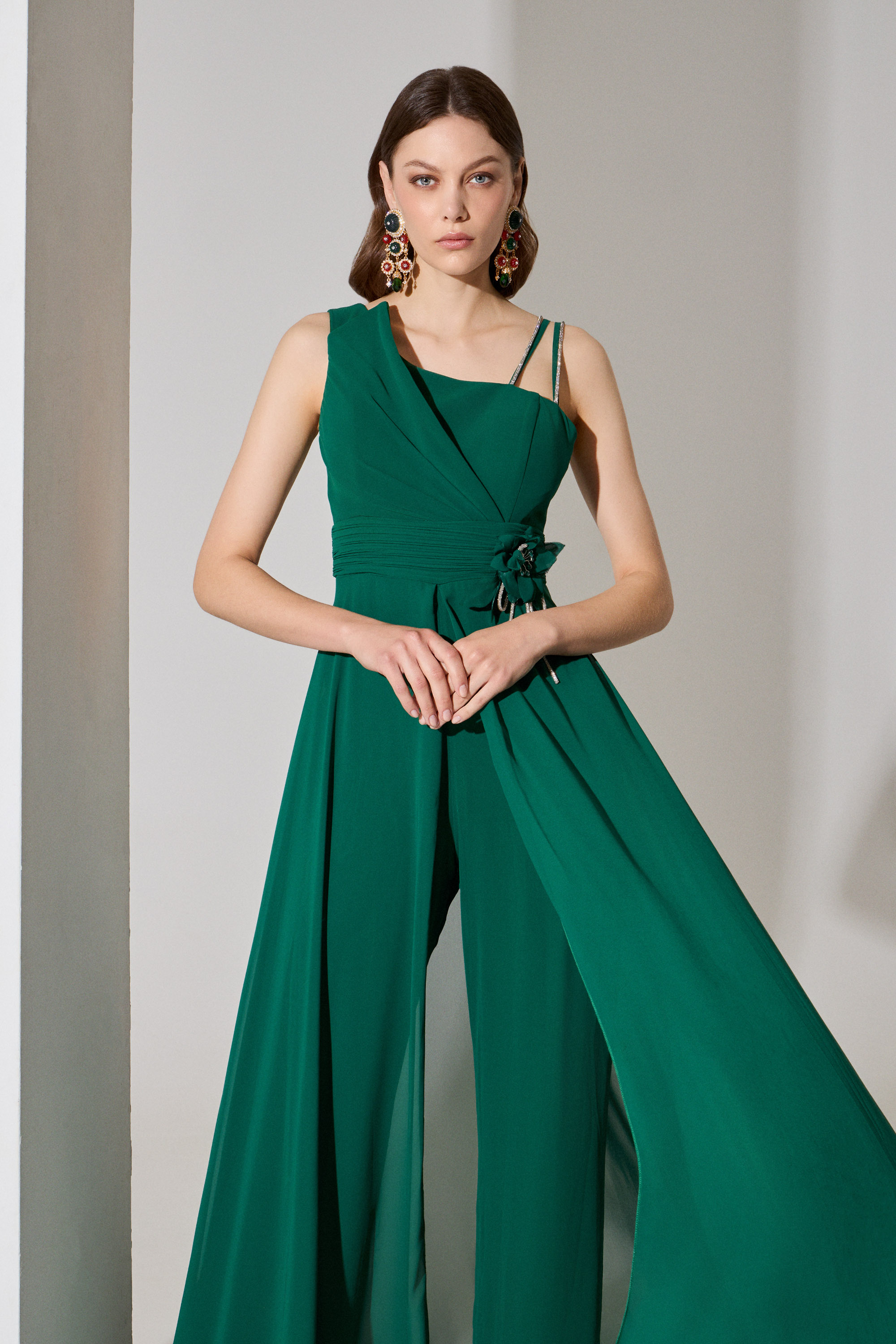 Evening Dresses / Evening jumpsuit inside with chiffon dress on the outside, embroidered with a flower