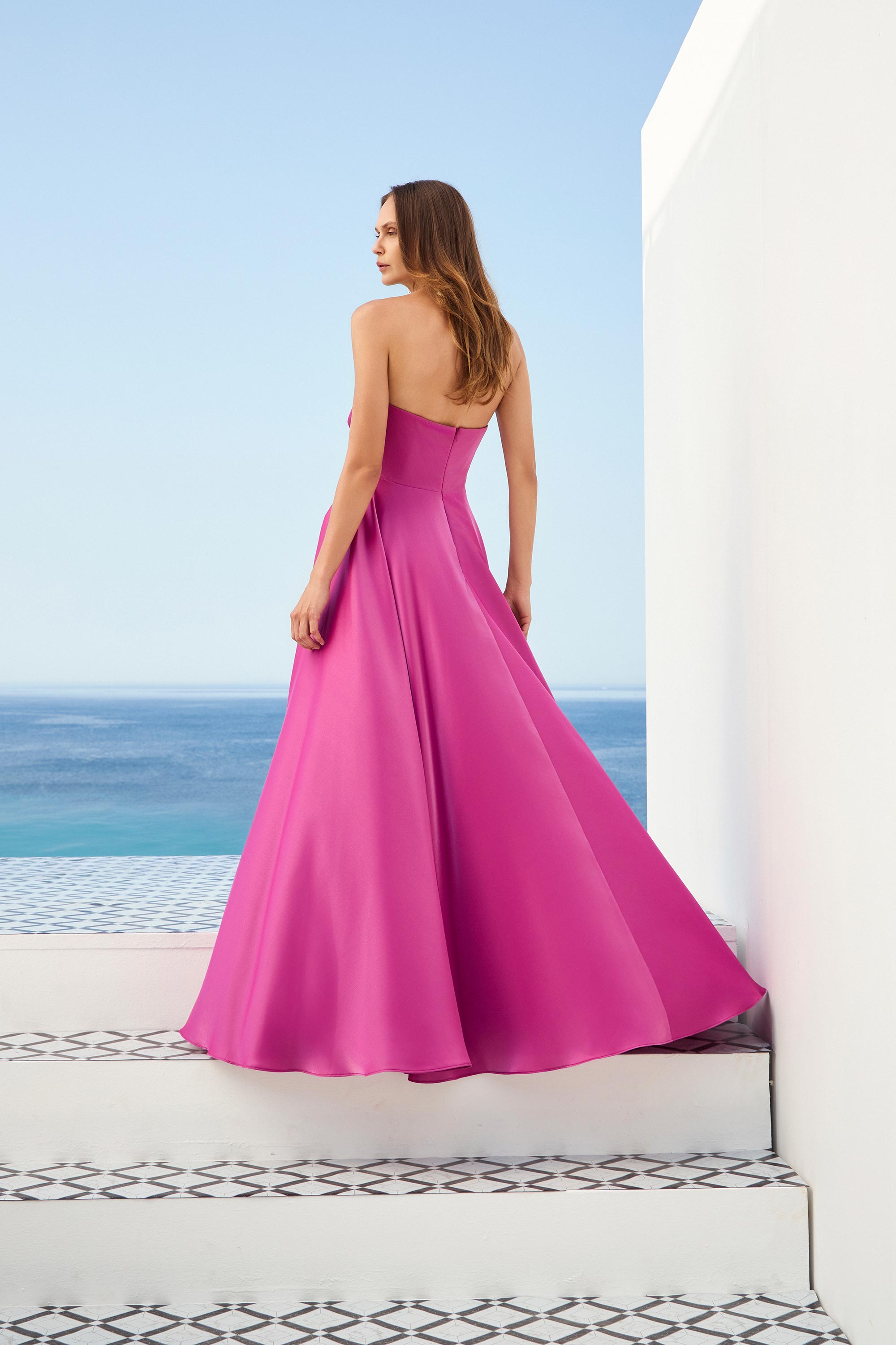 Κοκτέιλ Φορέματα / Σατέν στράπλες φόρεμα με λουλούδια, ντραπέ και σκίσιμο