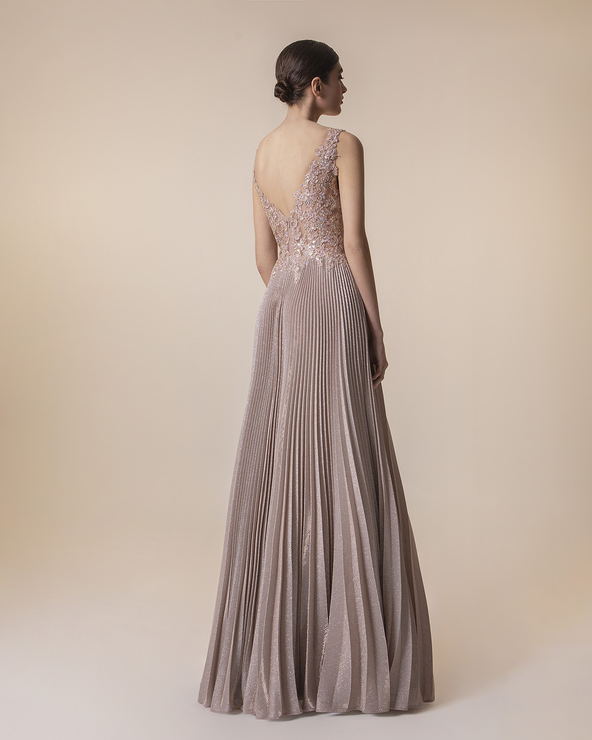 Long pleated dress with shining fabric, applique beaded lace on the top