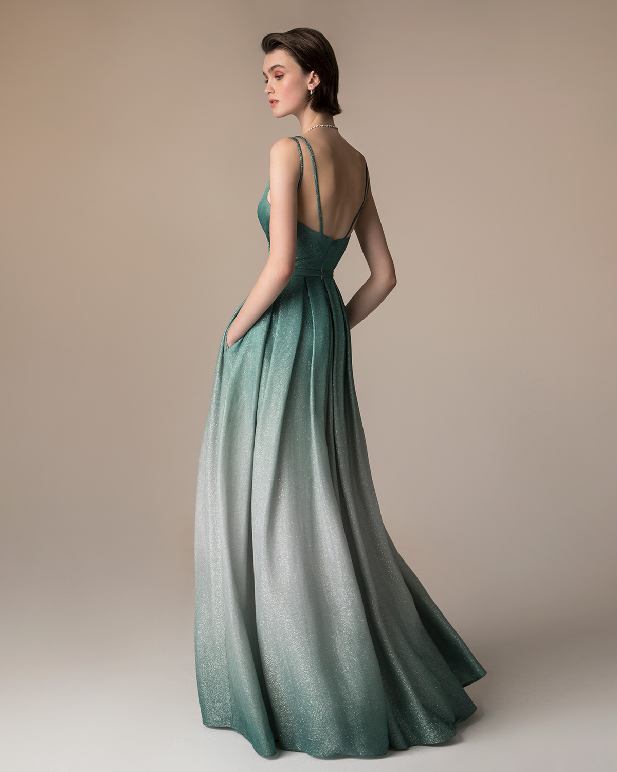 Βραδυνά Φορέματα / Βραδινό μακρύ φόρεμα από ντεγκραντέ γυαλιστερό ύφασμα