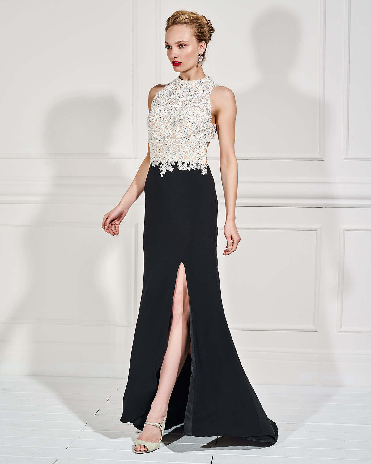 Evening Dresses / Long evening dress with beaded bust and opening in the back