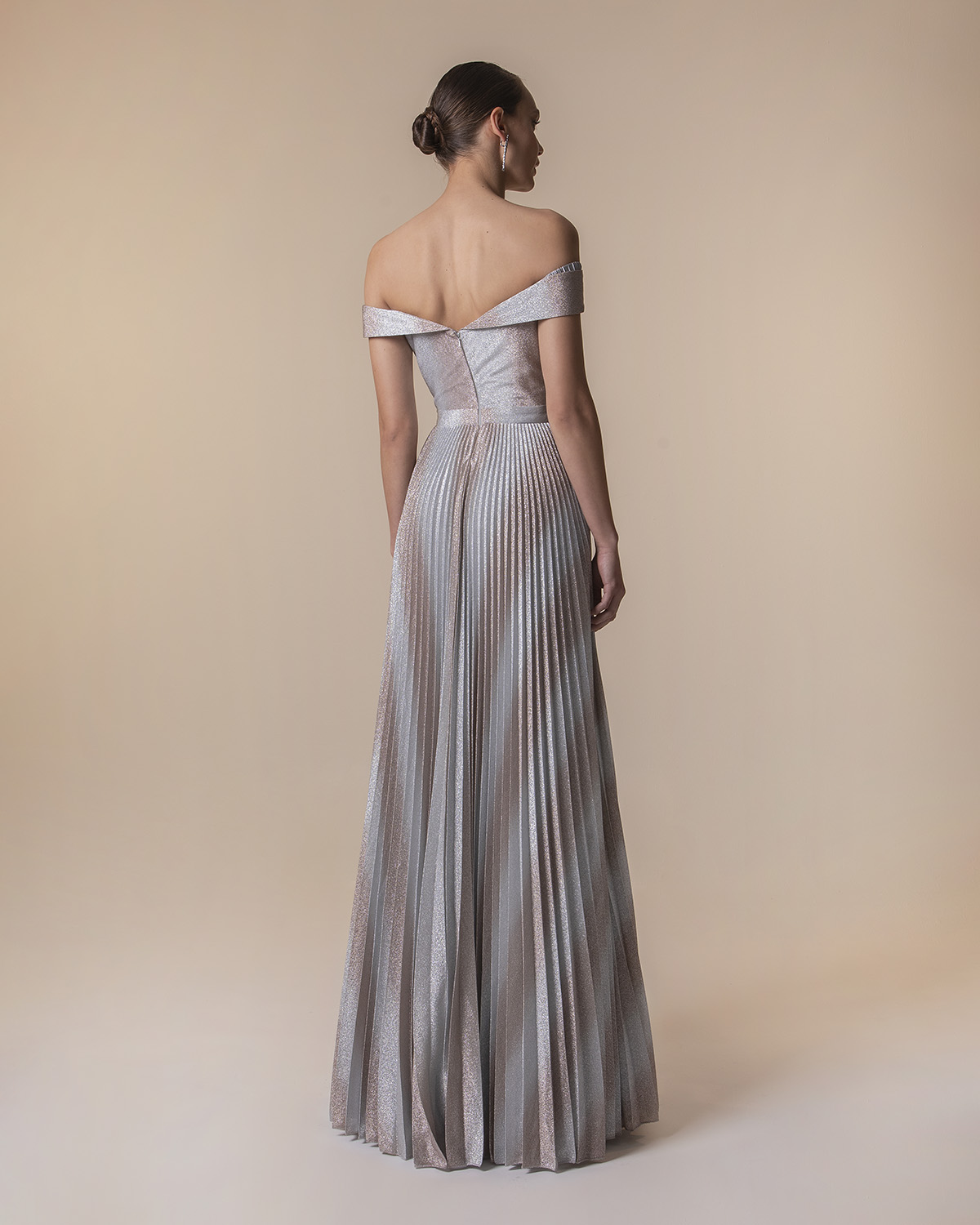 Long ombre pleated evening dress with shining fabric