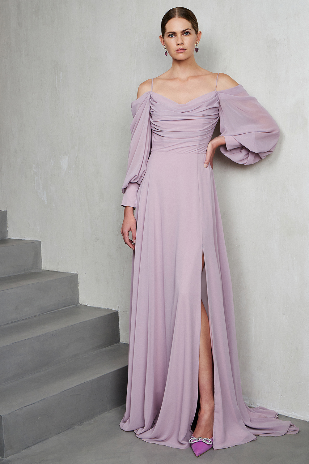 Cocktail Dresses / Long cocktail dress with chiffon fabric and long sleeves
