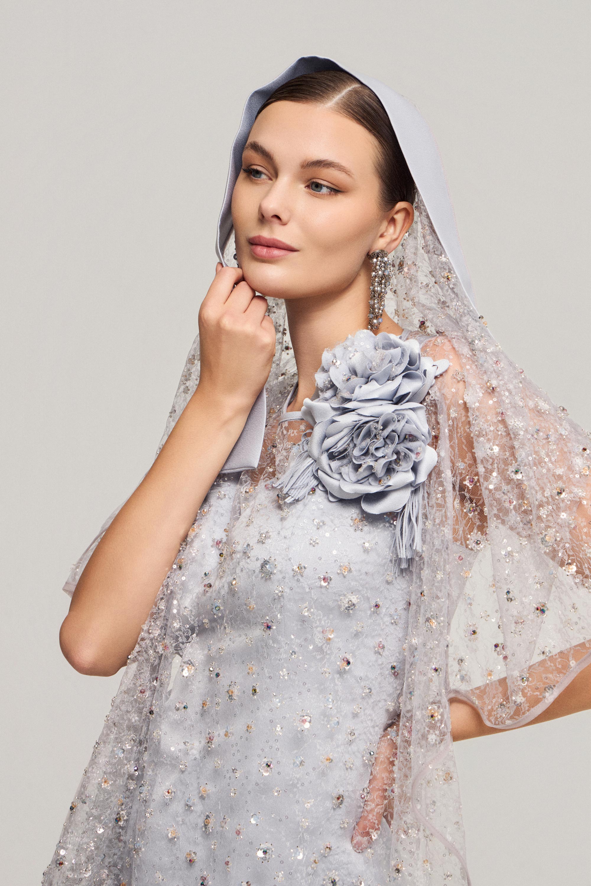 Κλασικά Φορέματα / Παντελόνα σετ με κεντημένο πόντσο και διακοσμητικό λουλούδι