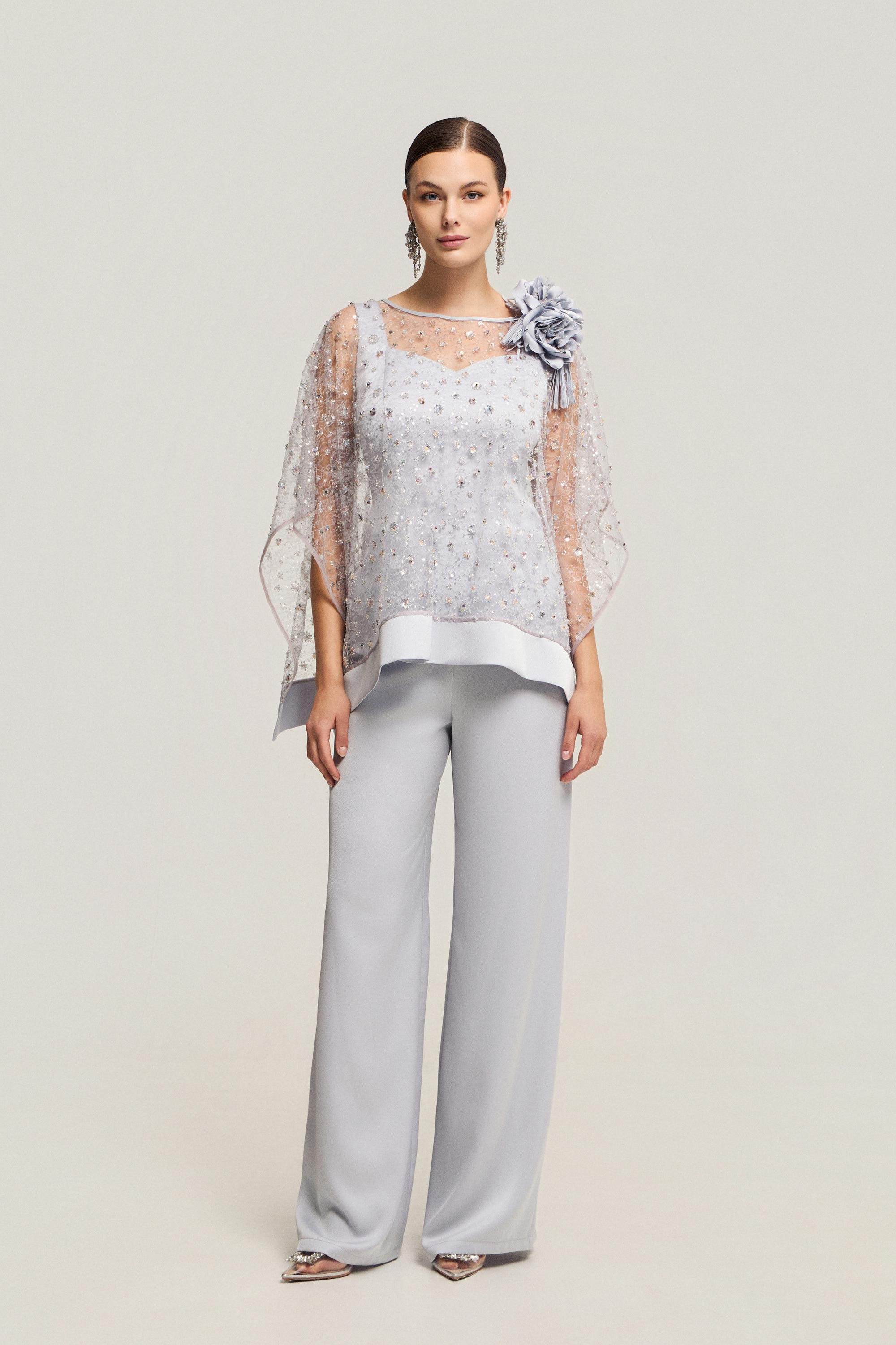 Κλασικά Φορέματα / Παντελόνα σετ με κεντημένο πόντσο και διακοσμητικό λουλούδι