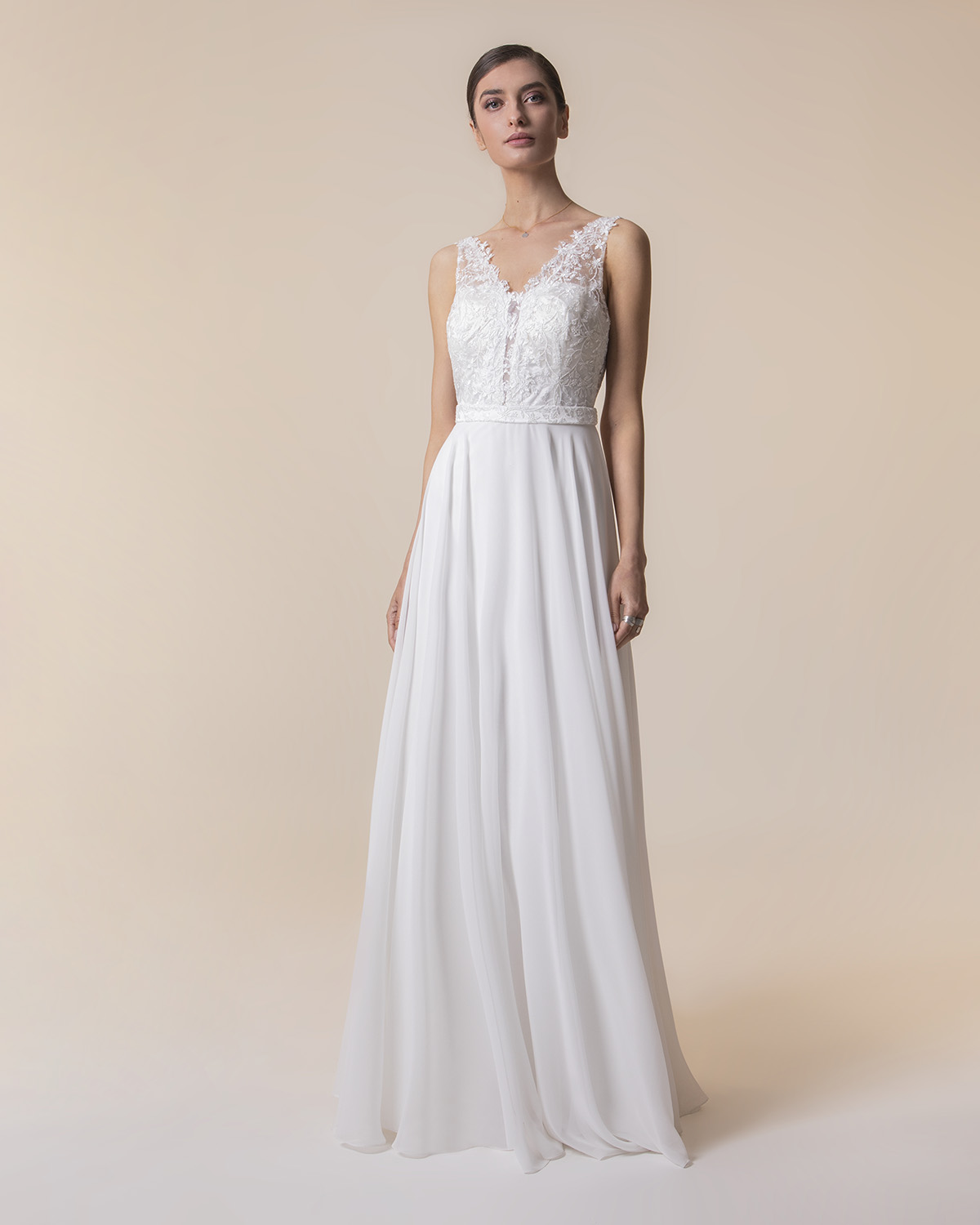 Evening Dresses / Long evening wedding dress with chiffon fabric and lace top