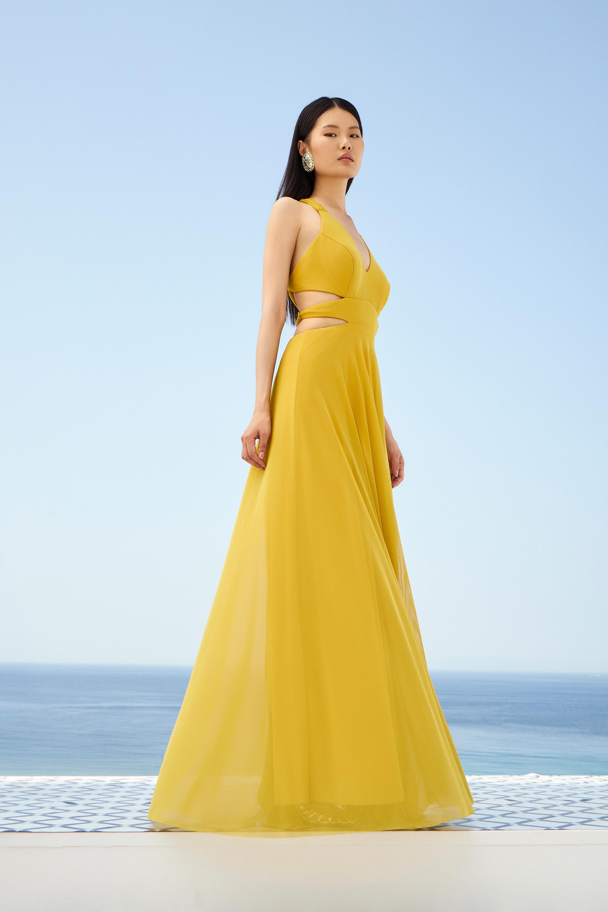 Κοκτέιλ Φορέματα / Αέρινο φόρεμα από ελαστική μουσελίνα με εντυπωσιακή πλάτη και δέσιμο.