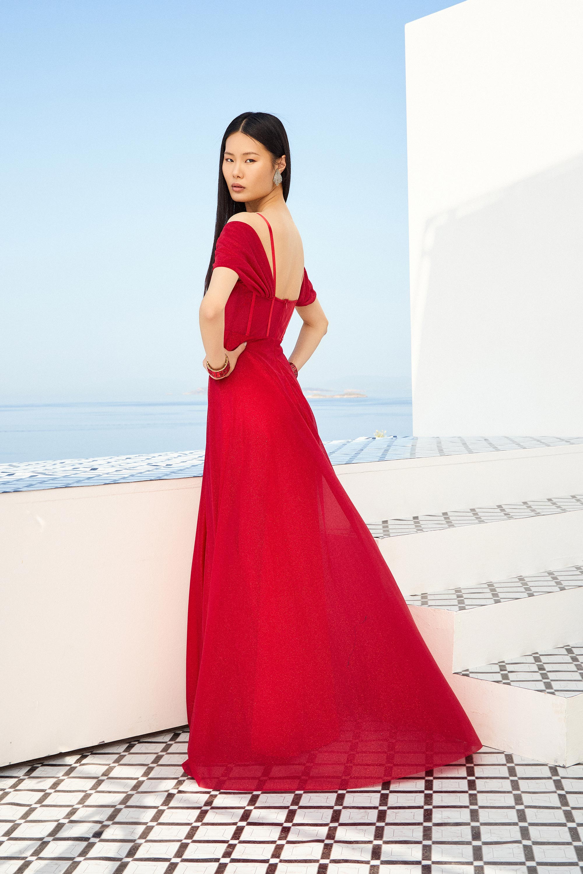 Κοκτέιλ Φορέματα / Κοκτέιλ φόρεμα με κρυσταλλιζέ ύφασμα και ντραπέ λεπτομέρειες.