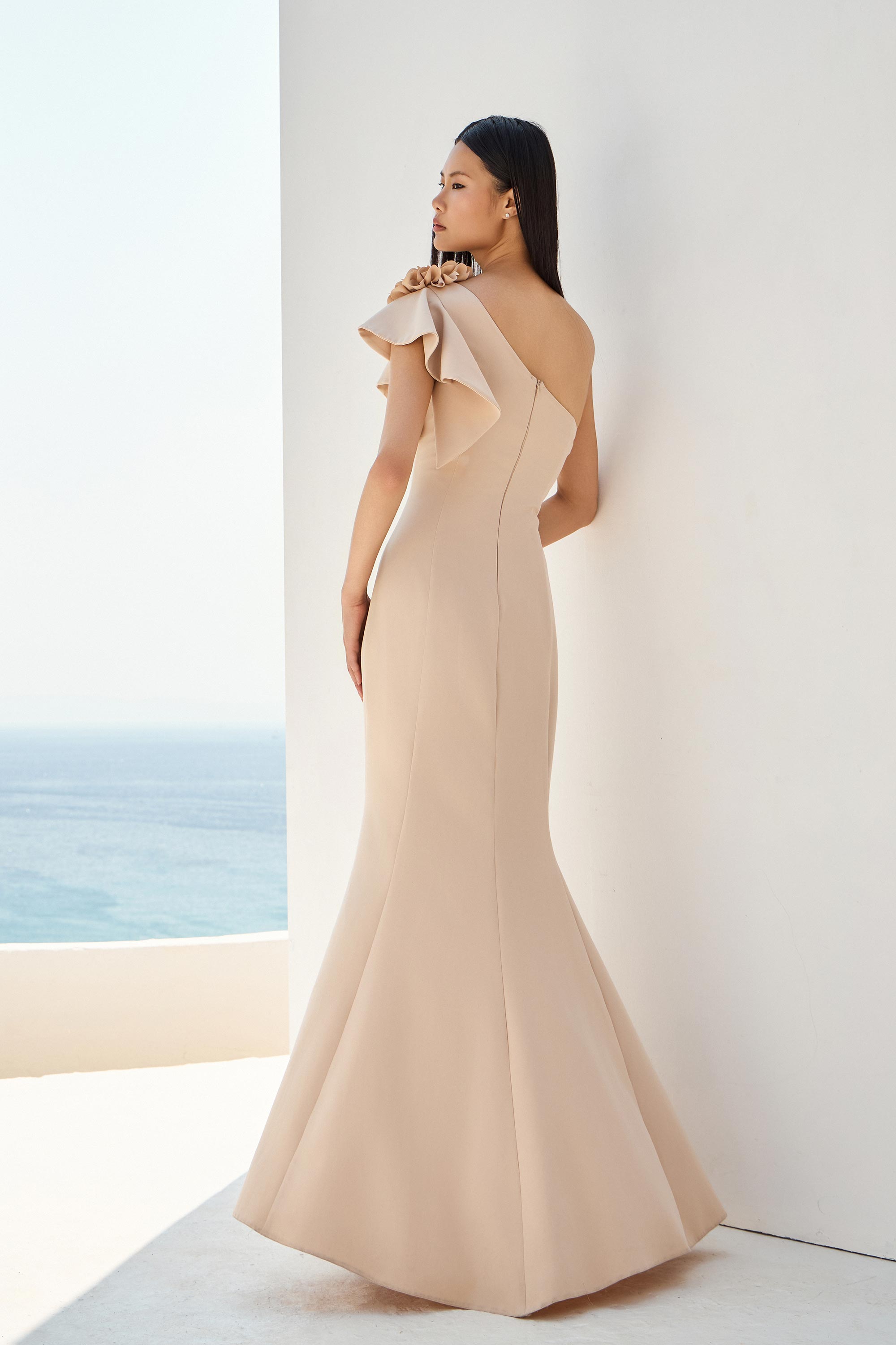 Βραδινά Φορέματα / Βραδινό γοργονέ φόρεμα ενός ώμου με εντυπωσιακό μανίκι.