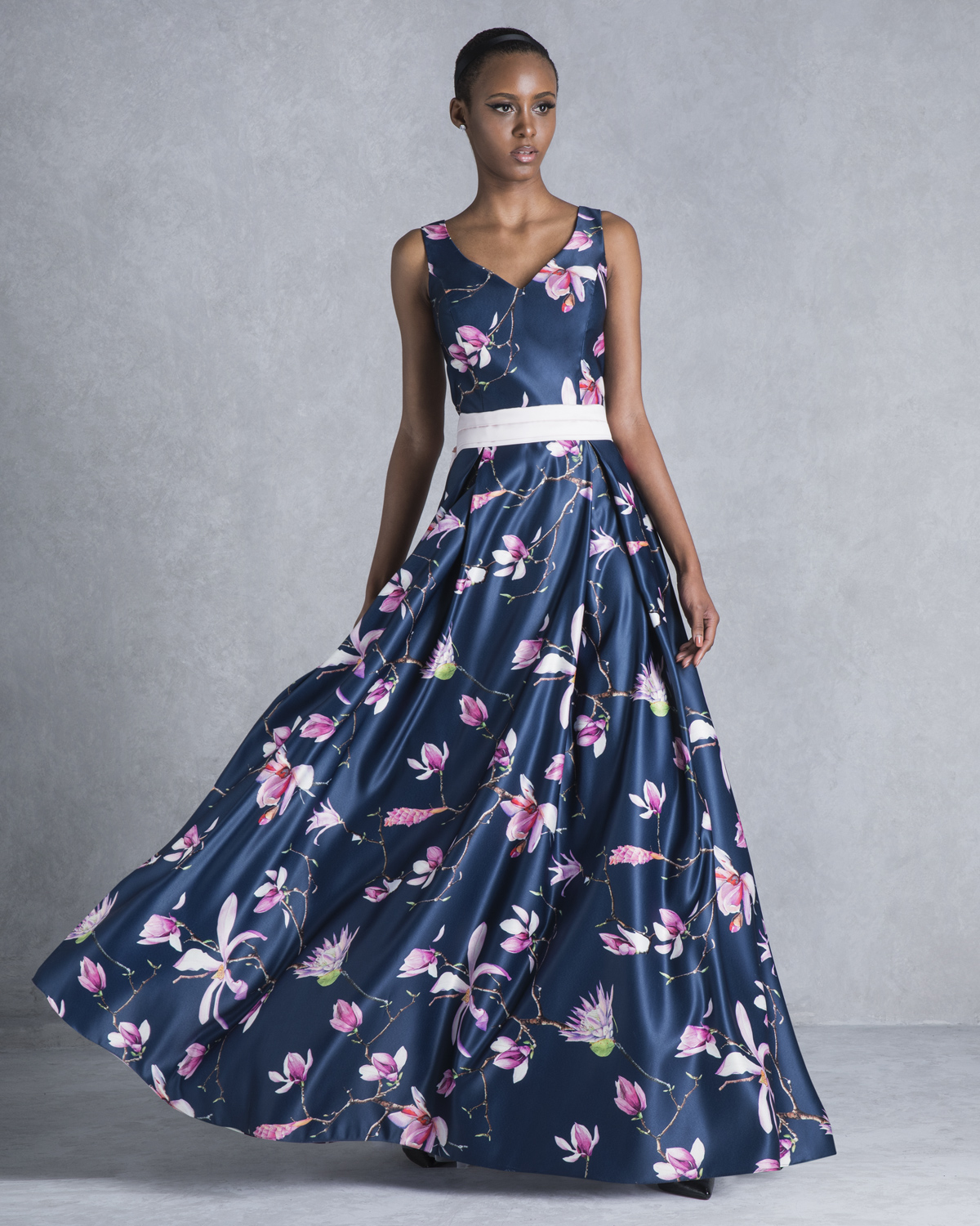Cocktail Dresses / Cocktail long printed dress with belt and bow