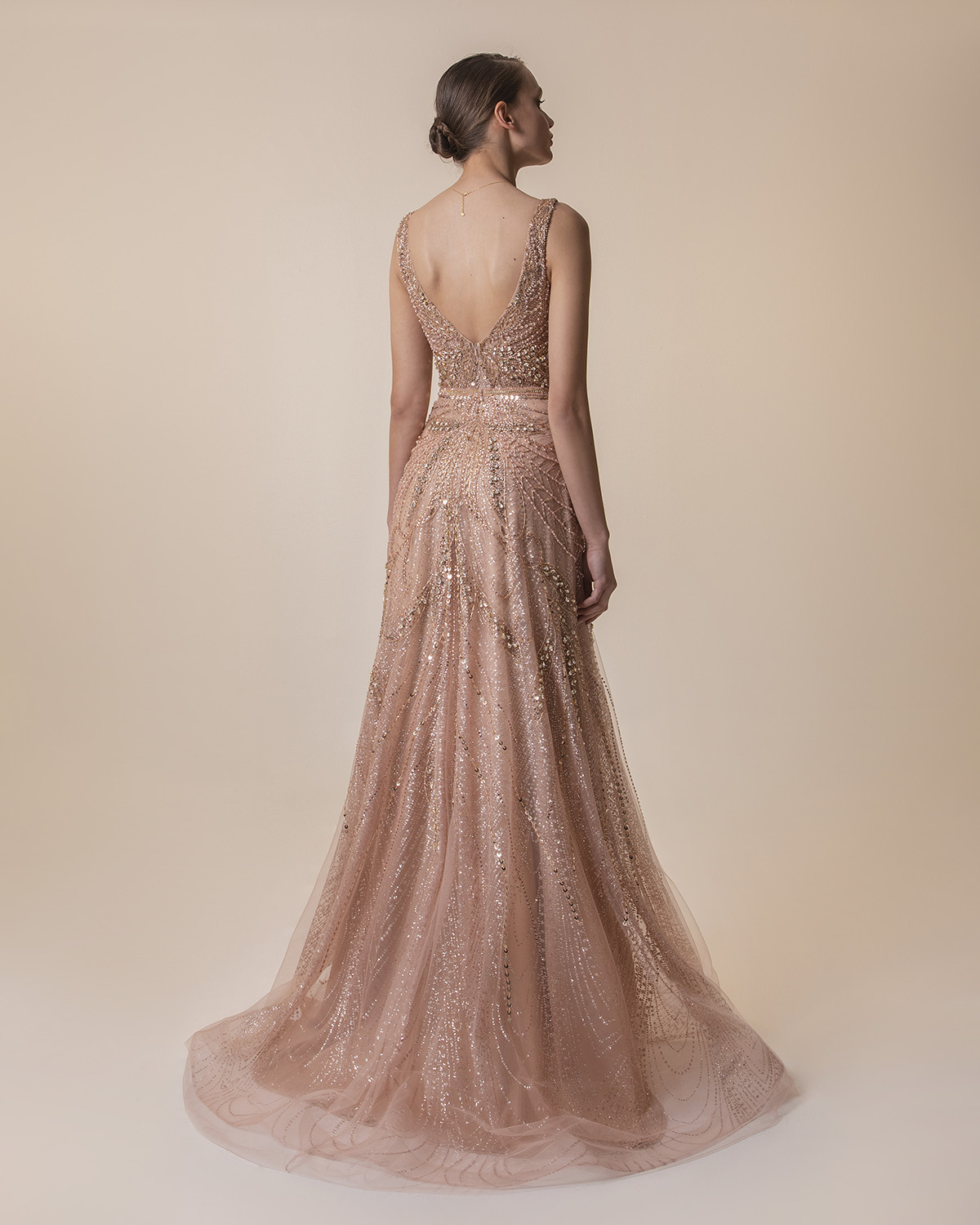 Evening Dresses / Long fully beaded evening dress with tulle fabric