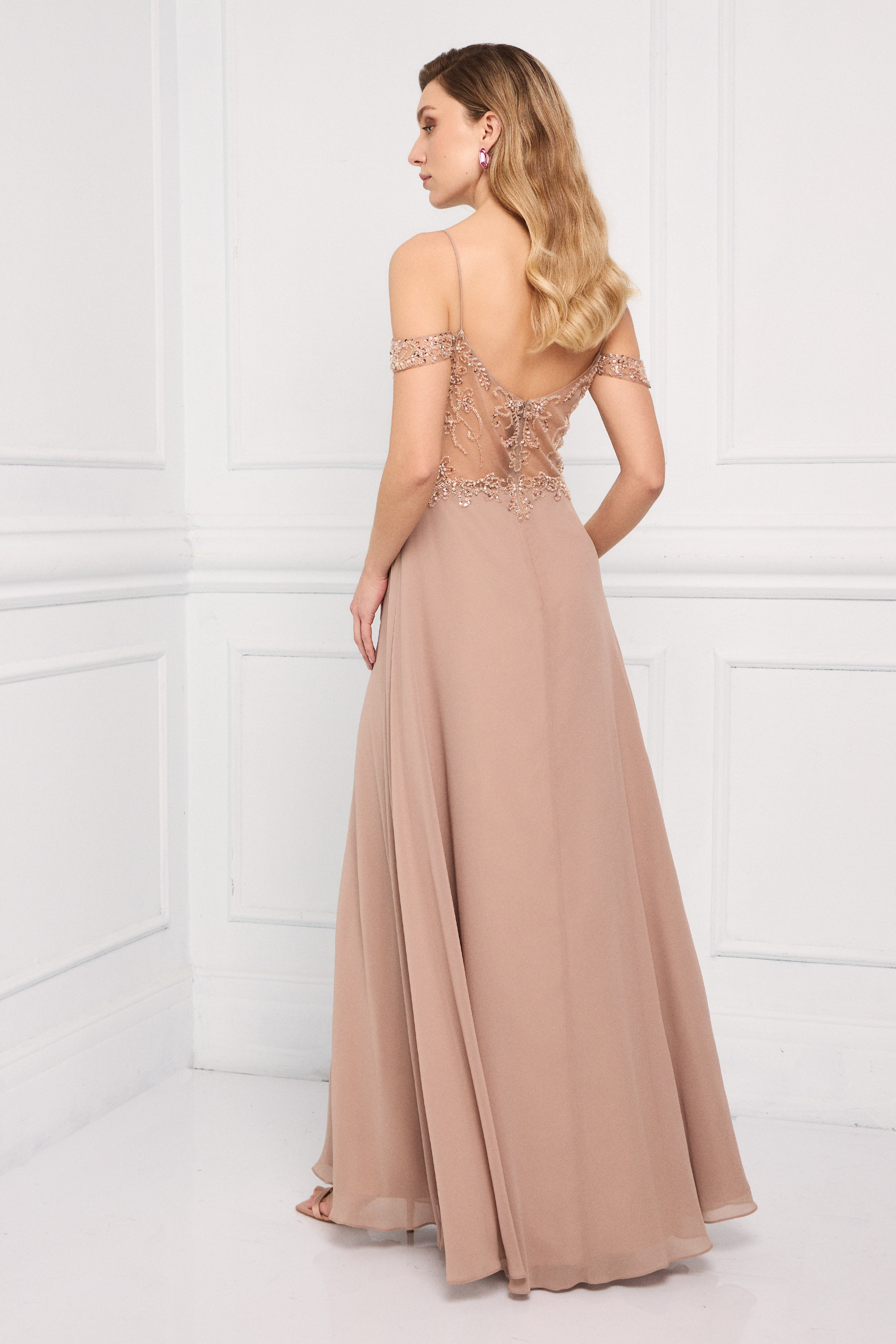 Classic Dresses / Classic long chiffon dress with fully embroidered top