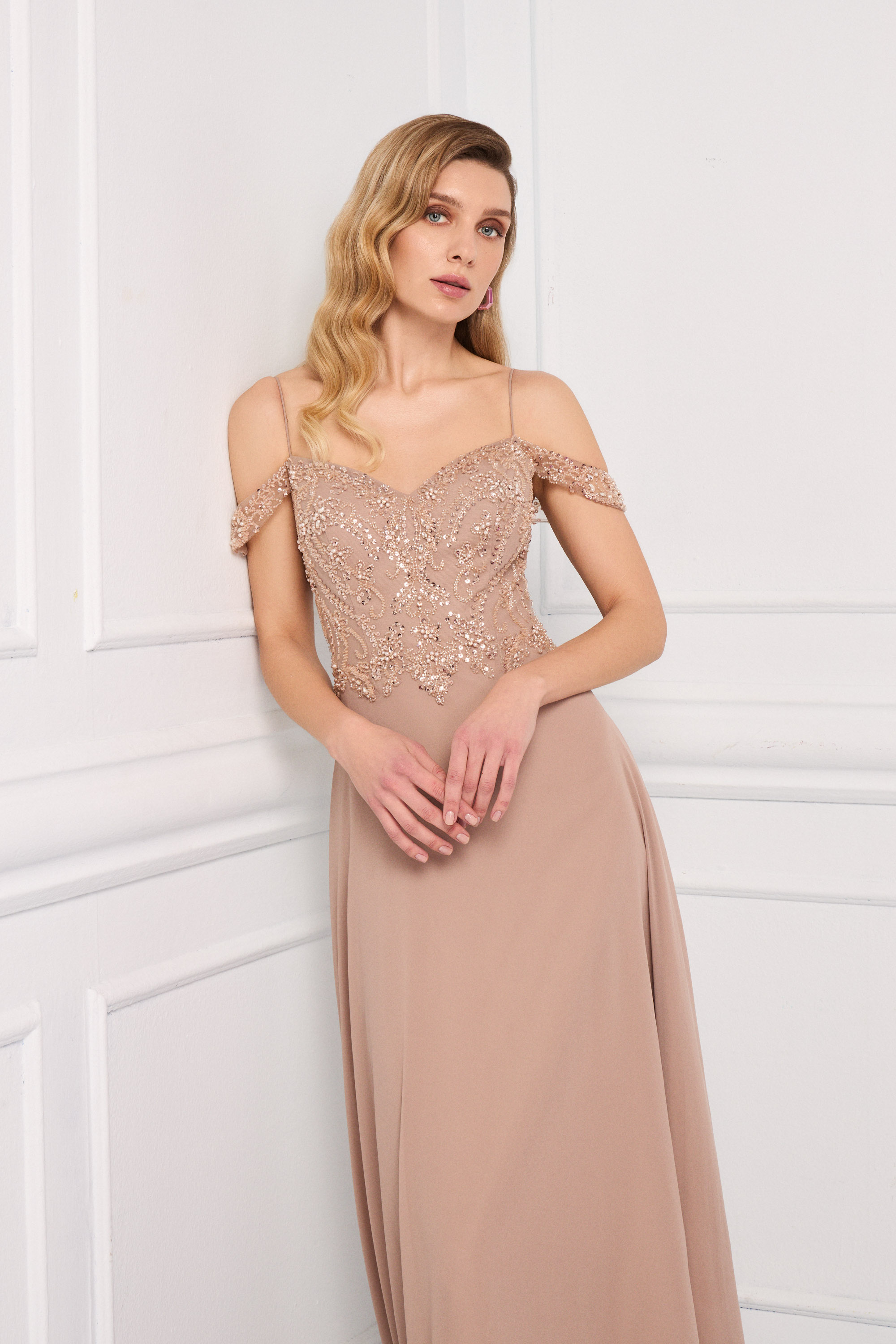 Classic Dresses / Classic long chiffon dress with fully embroidered top