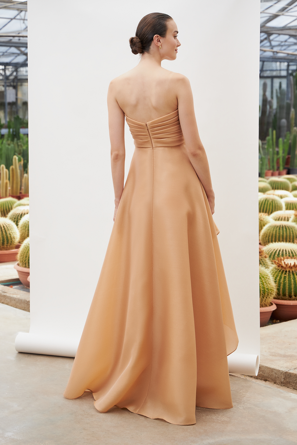 Evening Dresses / Long evening strapless dress with organtza and beading at the waist
