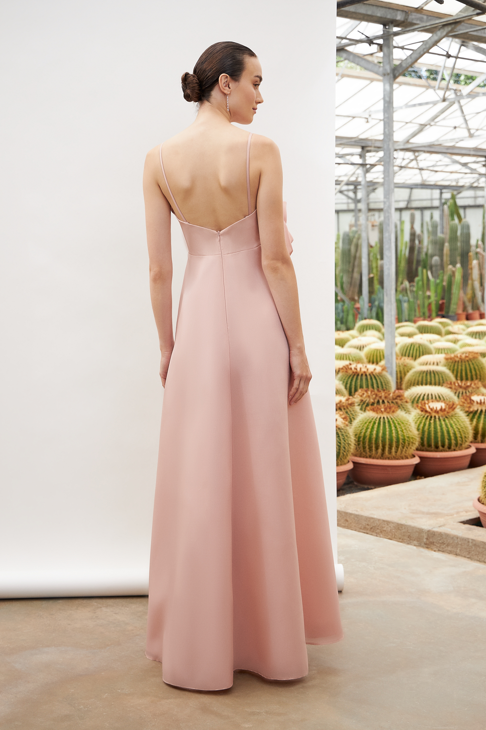 Evening Dresses / Long evening dress with organtza fabric, straps and flower at the waist