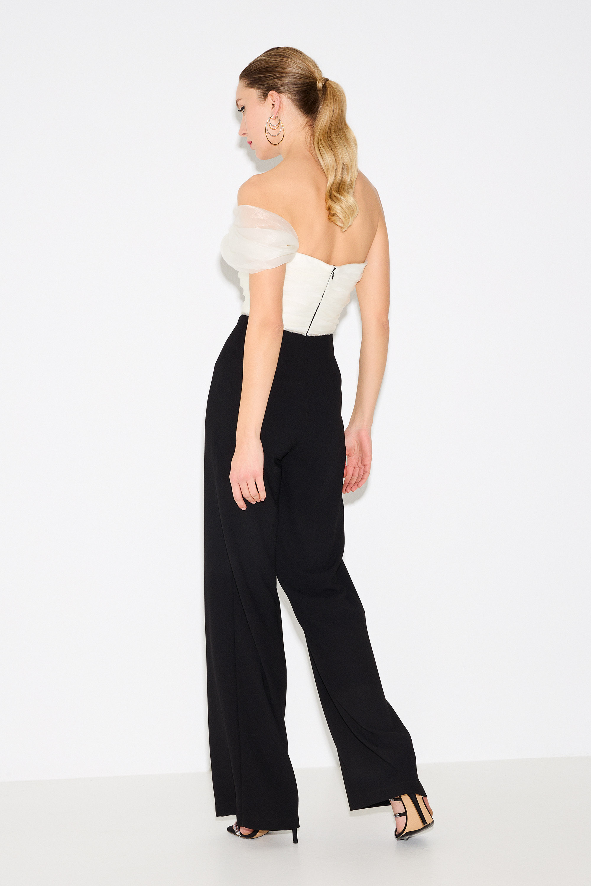 Cocktail Dresses / Cocktail jumpsuit with one shoulder made of crepe and organza top