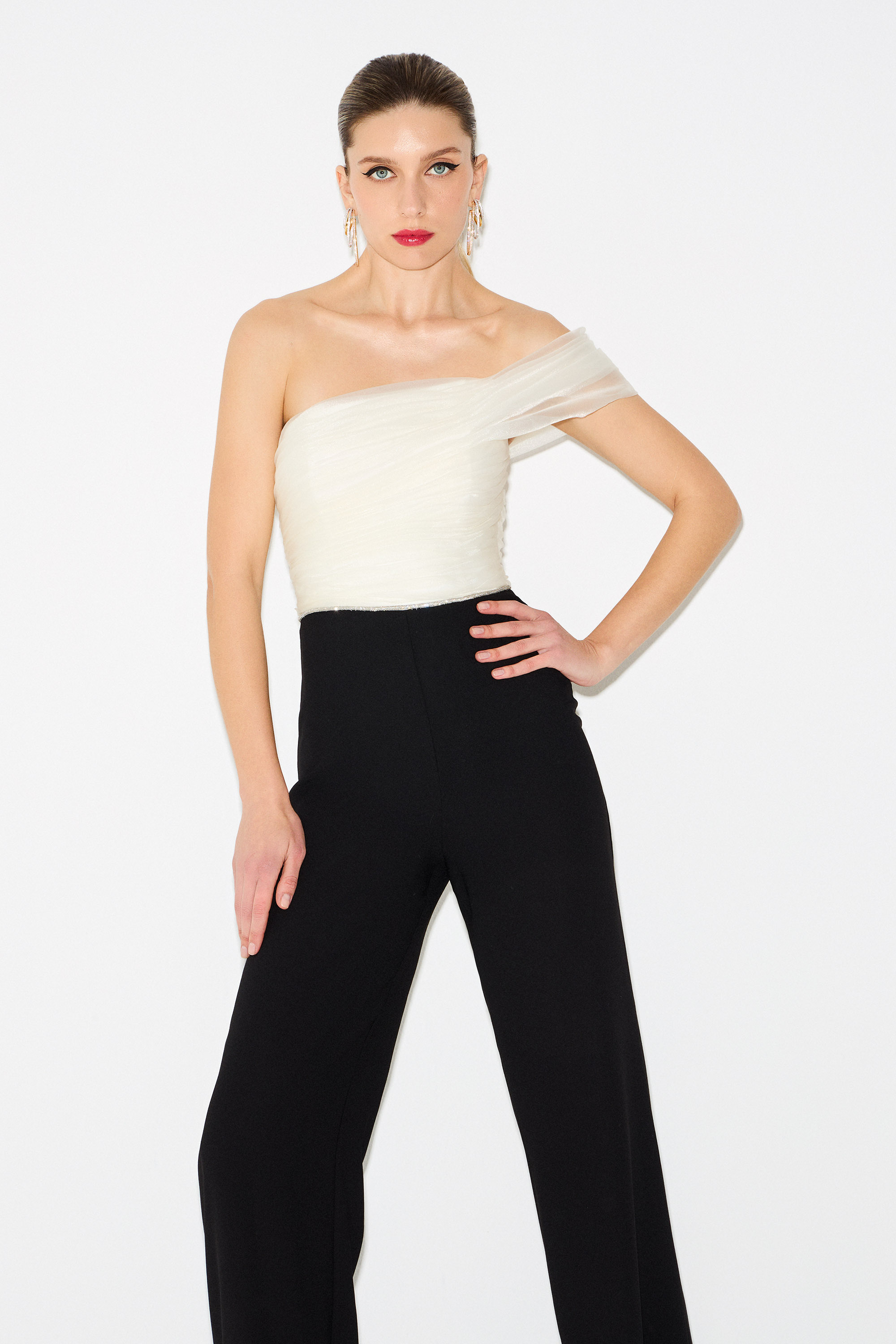 Cocktail Dresses / Cocktail jumpsuit with one shoulder made of crepe and organza top