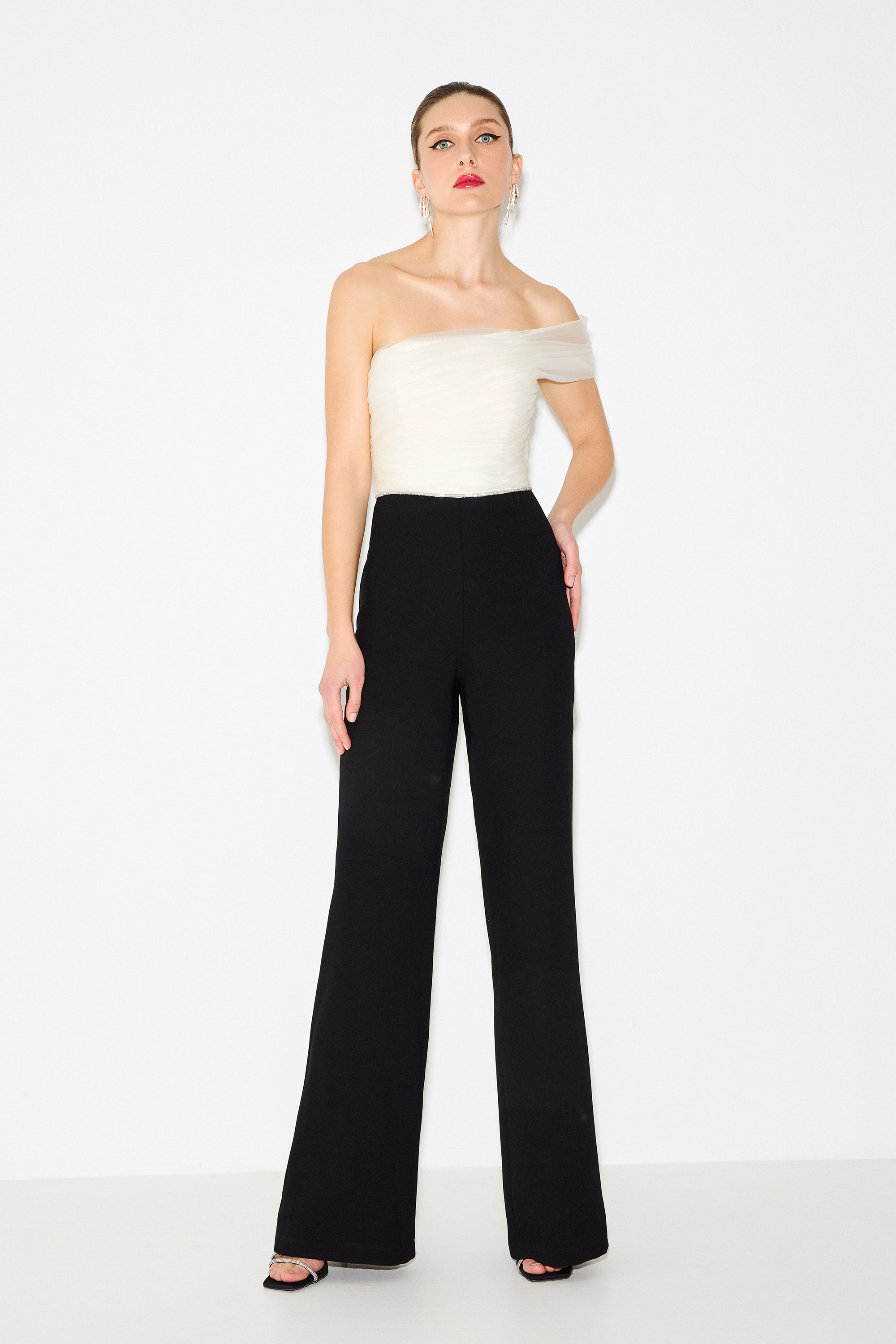 Cocktail Dresses / Cocktail jumpsuit with one shoulder made of crepe and organza top