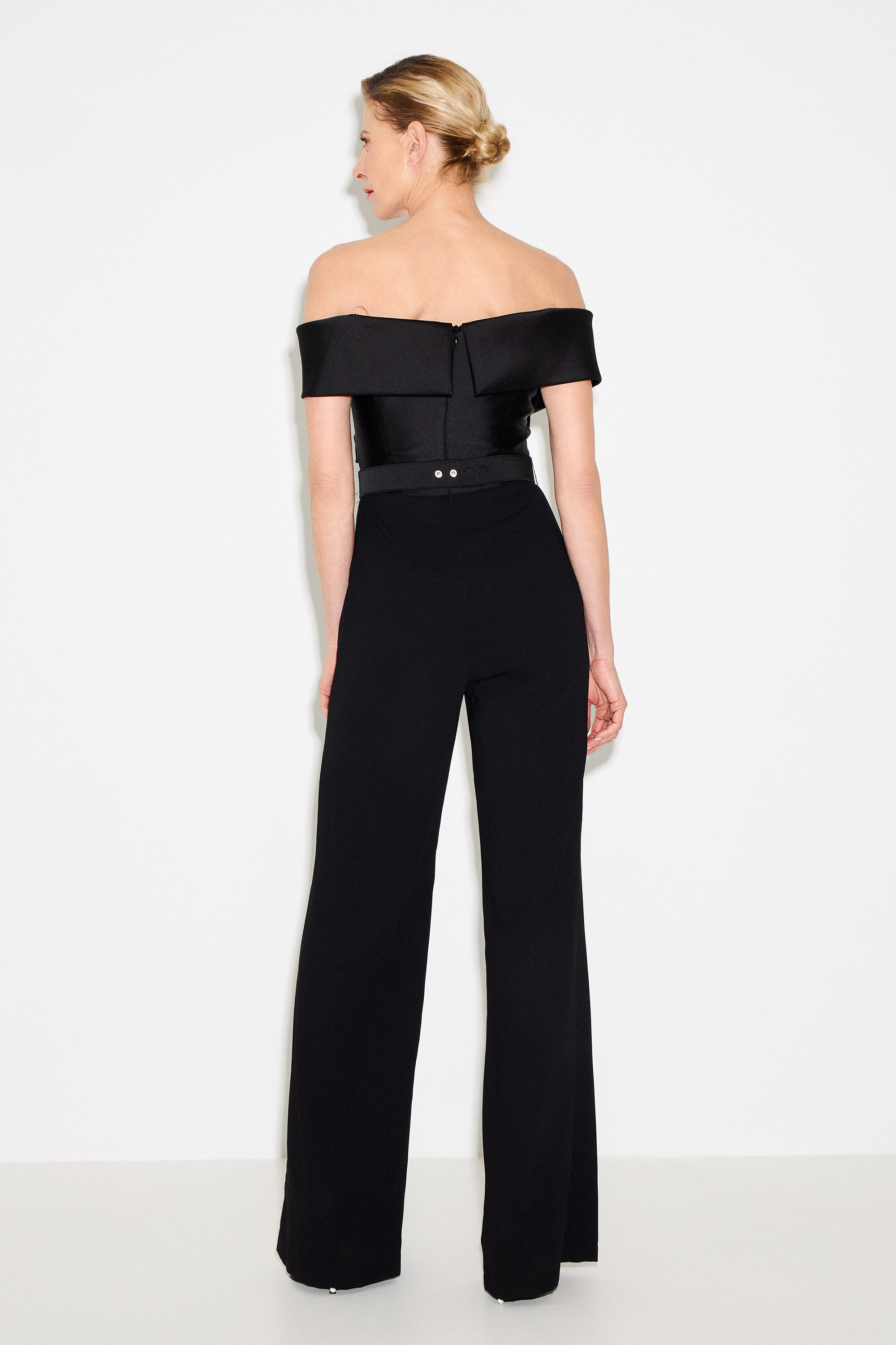 Cocktail Dresses / Cocktail jumpsuit made of crepe with satin top, sleeves, and satin belt