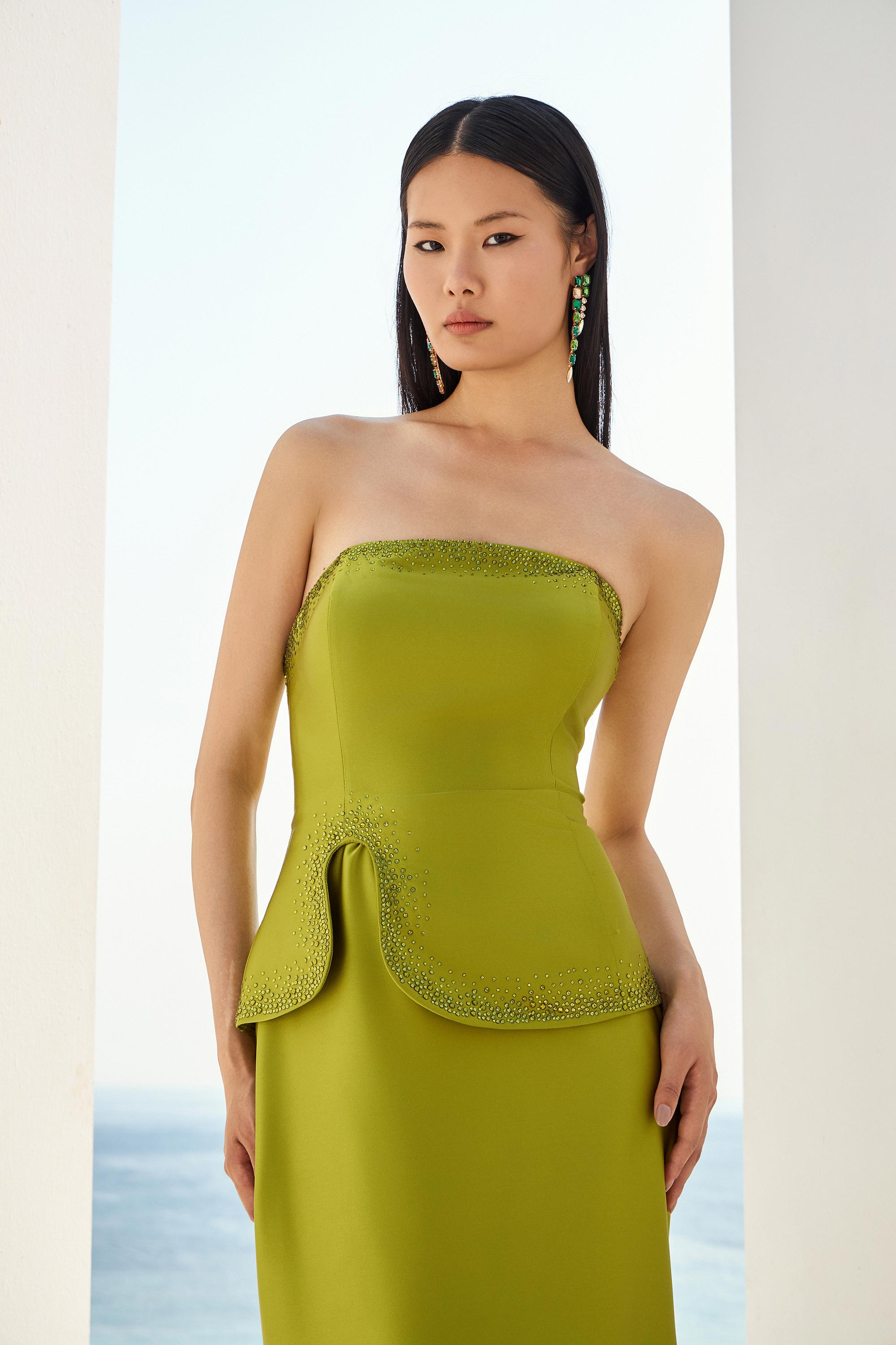 Βραδινά Φορέματα / Βραδινό στράπλες σατέν γοργονέ φόρεμα με λεπτομέρειες στρας.