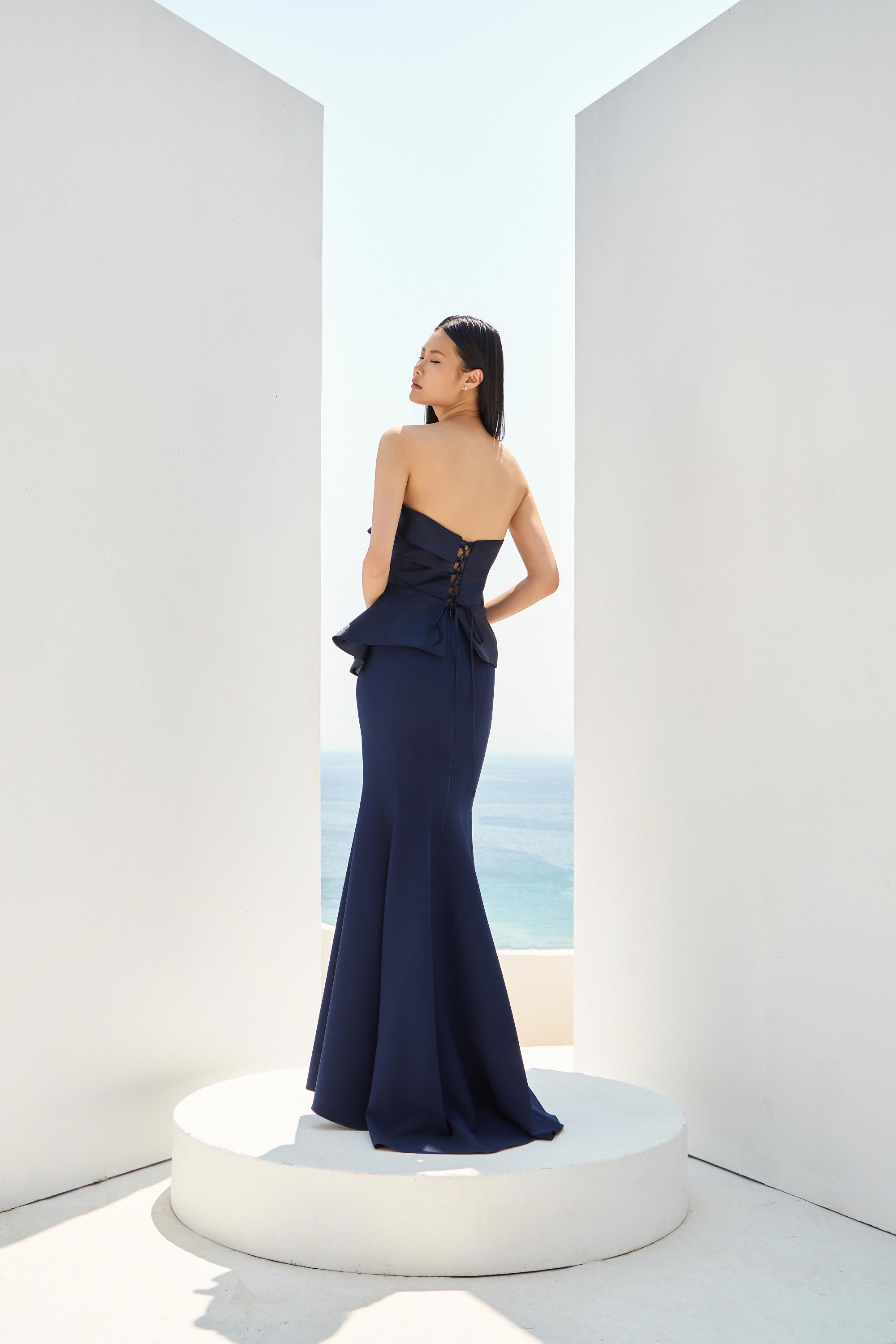 Βραδινά Φορέματα / Βραδινό στράπλες γοργονέ φόρεμα με εντυπωσιακό σατέν μπούστο και αγκράφα.